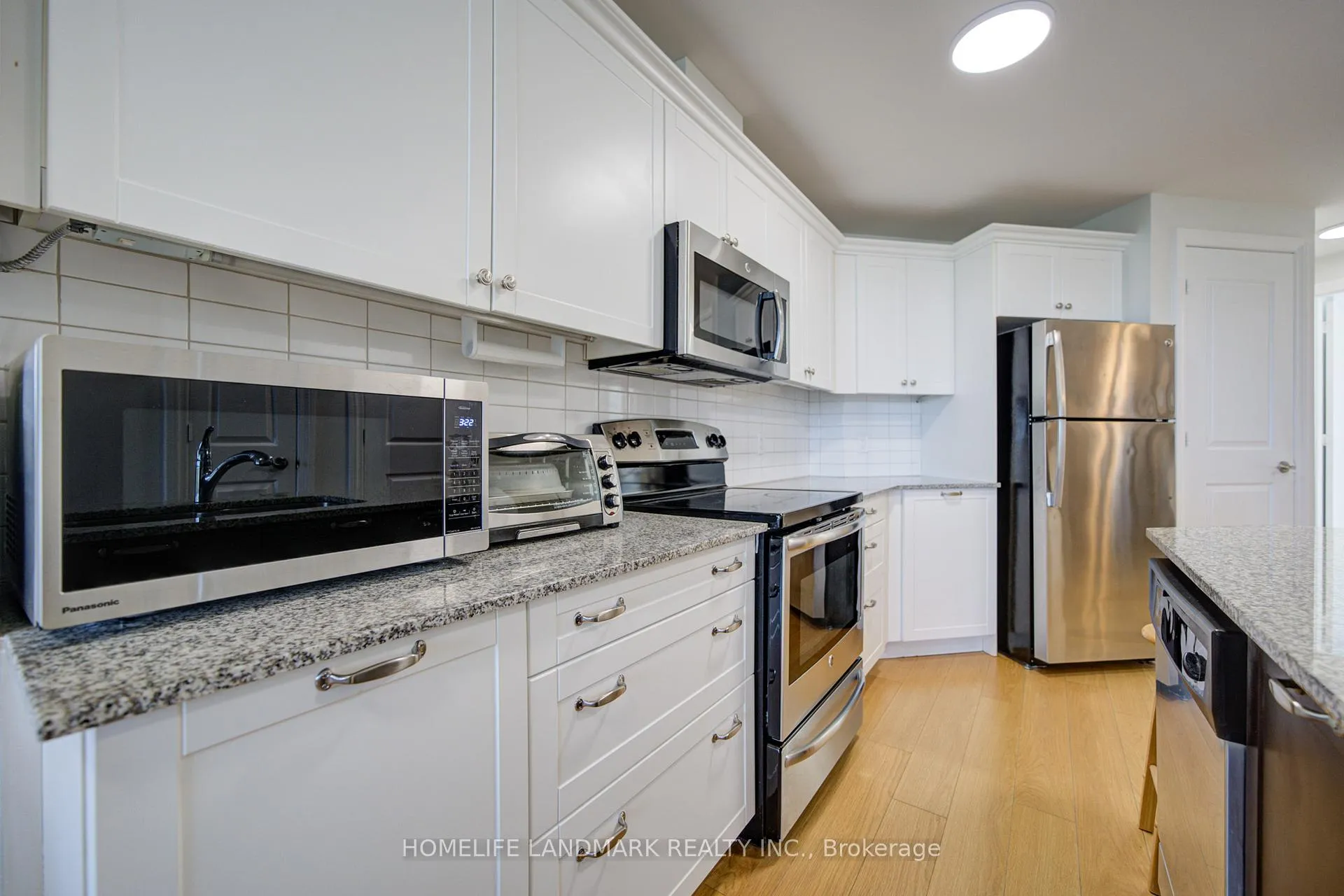 Photo 15 of Unit 618, 68 Main Street N, Markham, Old Markham Village — HOMEH