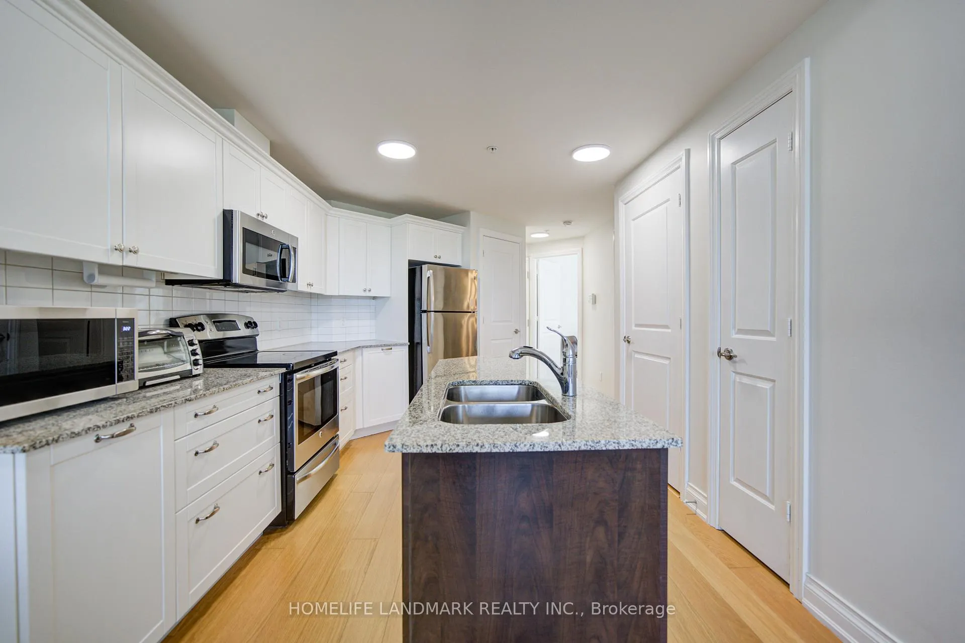 Photo 17 of Unit 618, 68 Main Street N, Markham, Old Markham Village — HOMEH