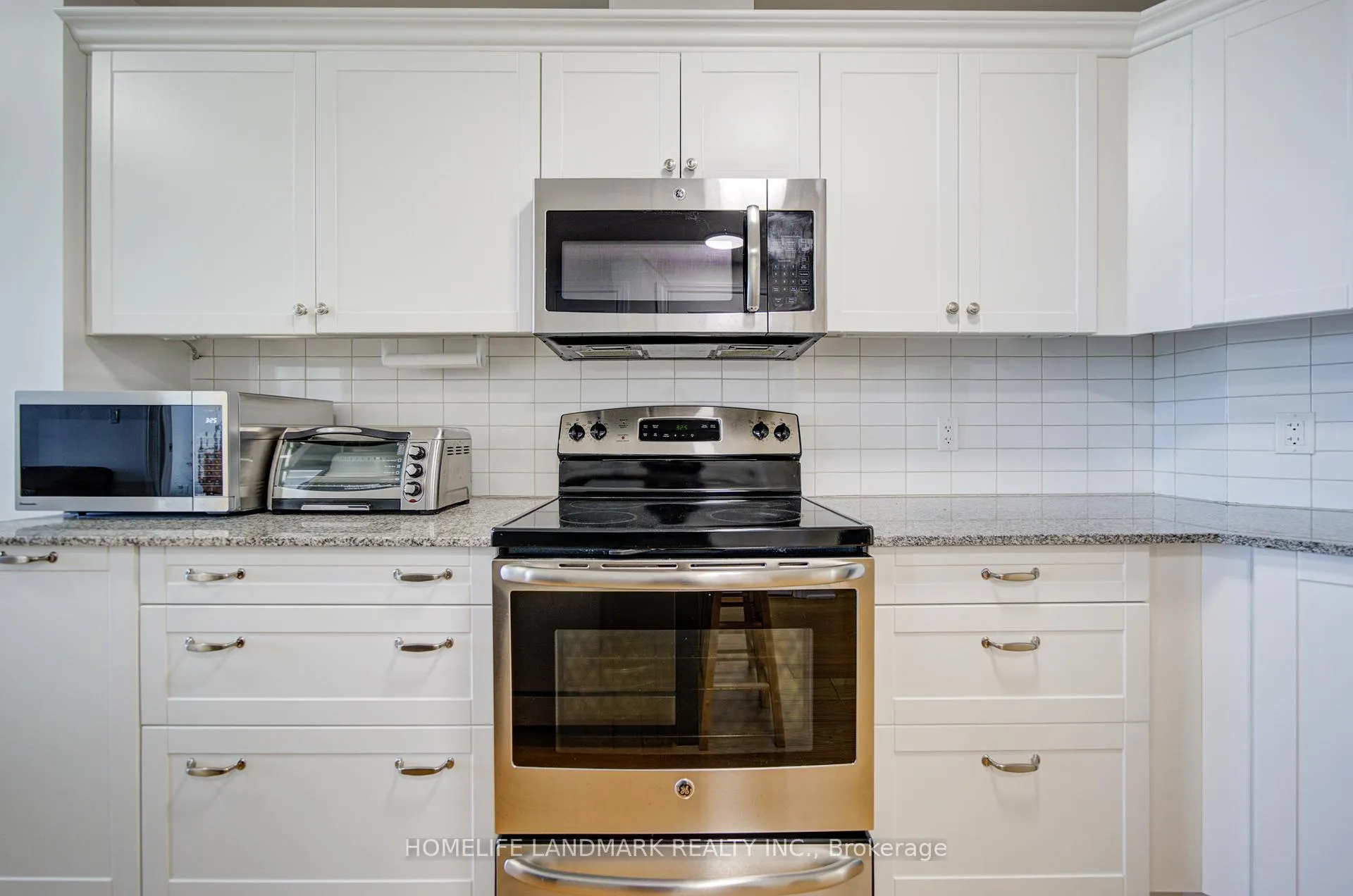 Photo 18 of Unit 618, 68 Main Street N, Markham, Old Markham Village — HOMEH