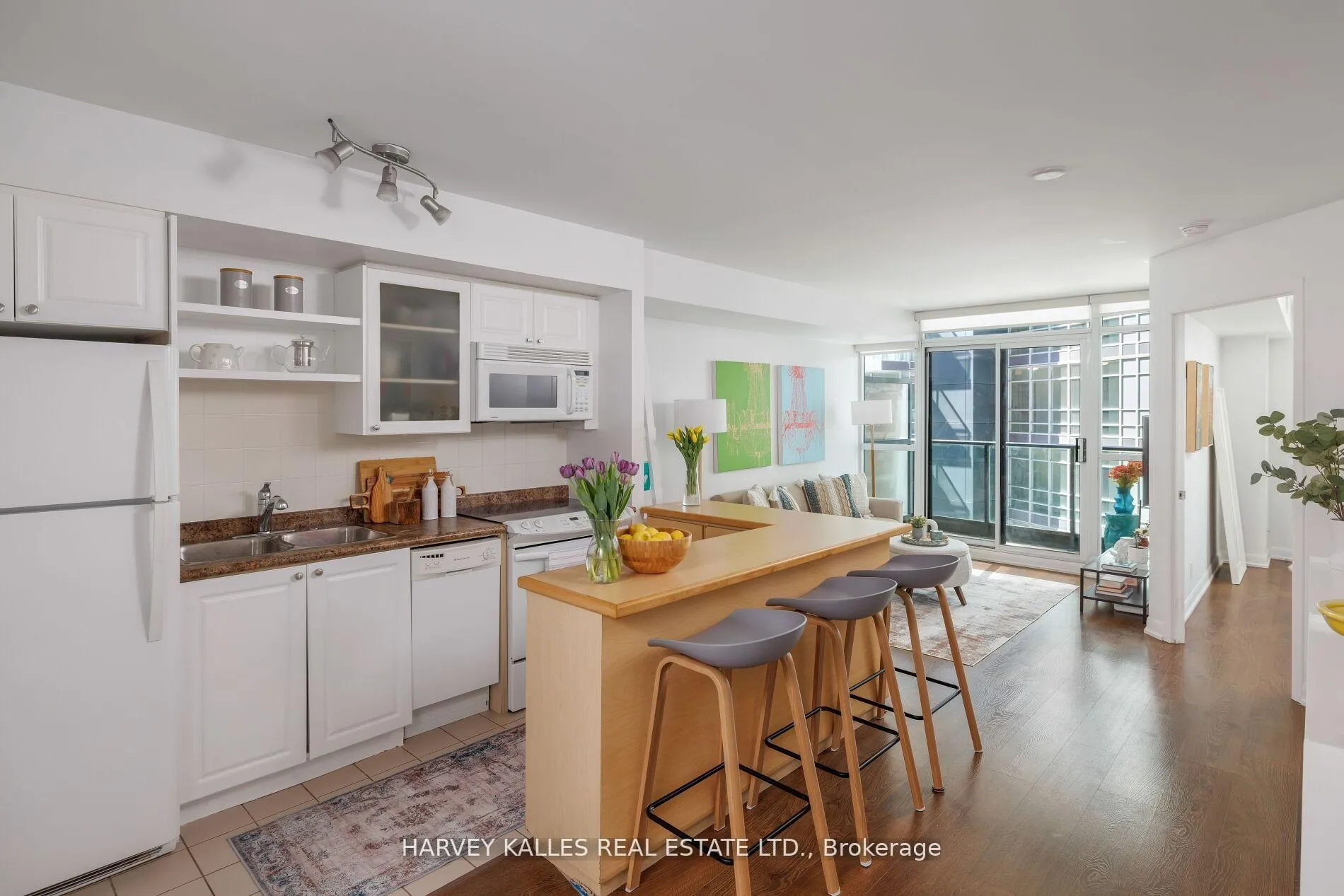 Photo 6 of Unit 401, 600 Fleet Street, Toronto, Niagara — HOMEH
