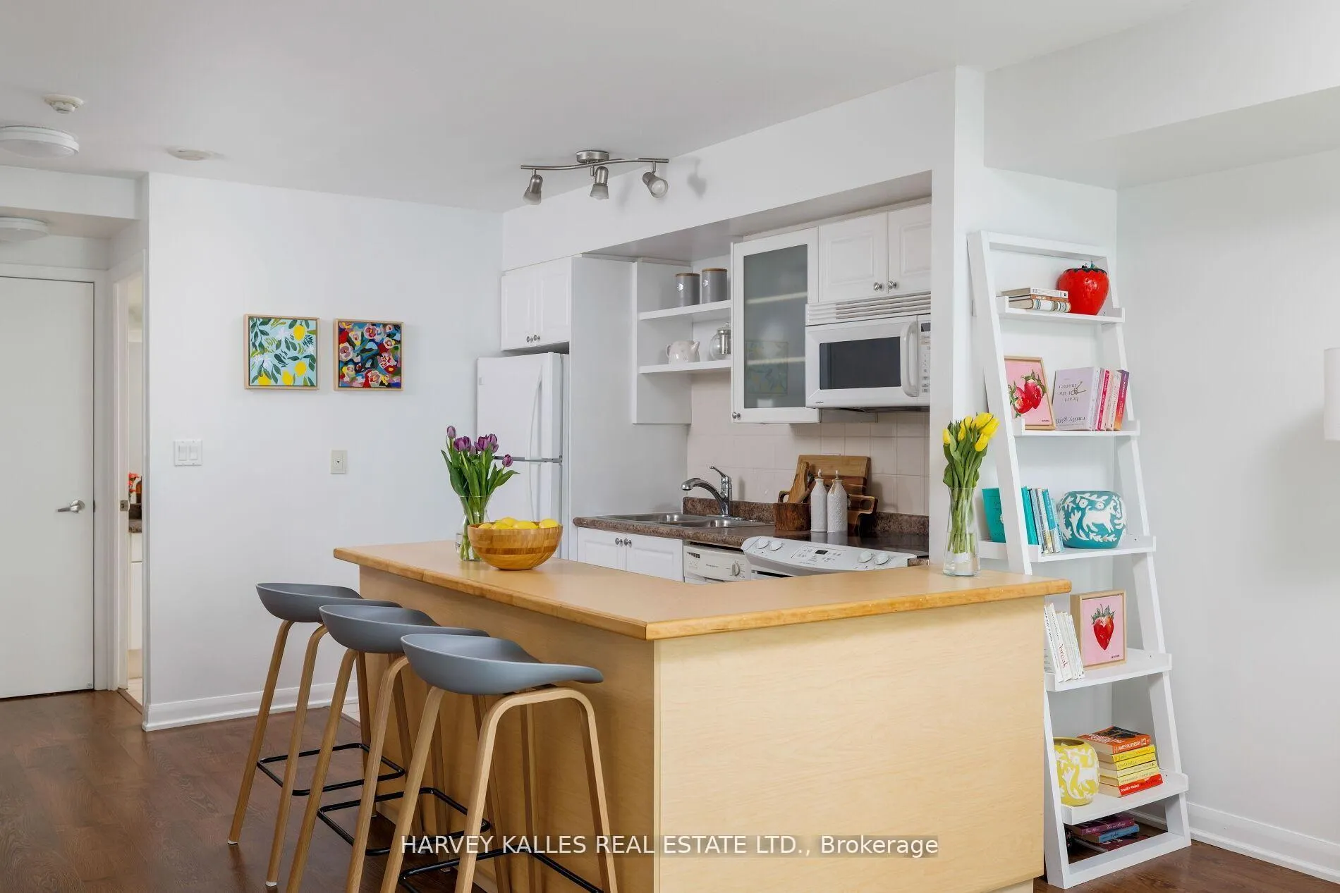 Photo 7 of Unit 401, 600 Fleet Street, Toronto, Niagara — HOMEH