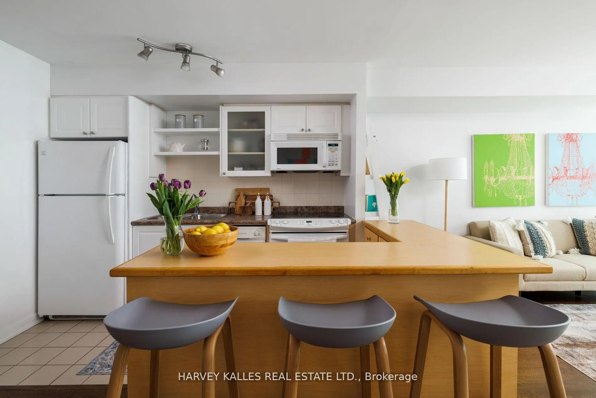 Photo 8 of Unit 401, 600 Fleet Street, Toronto, Niagara — HOMEH