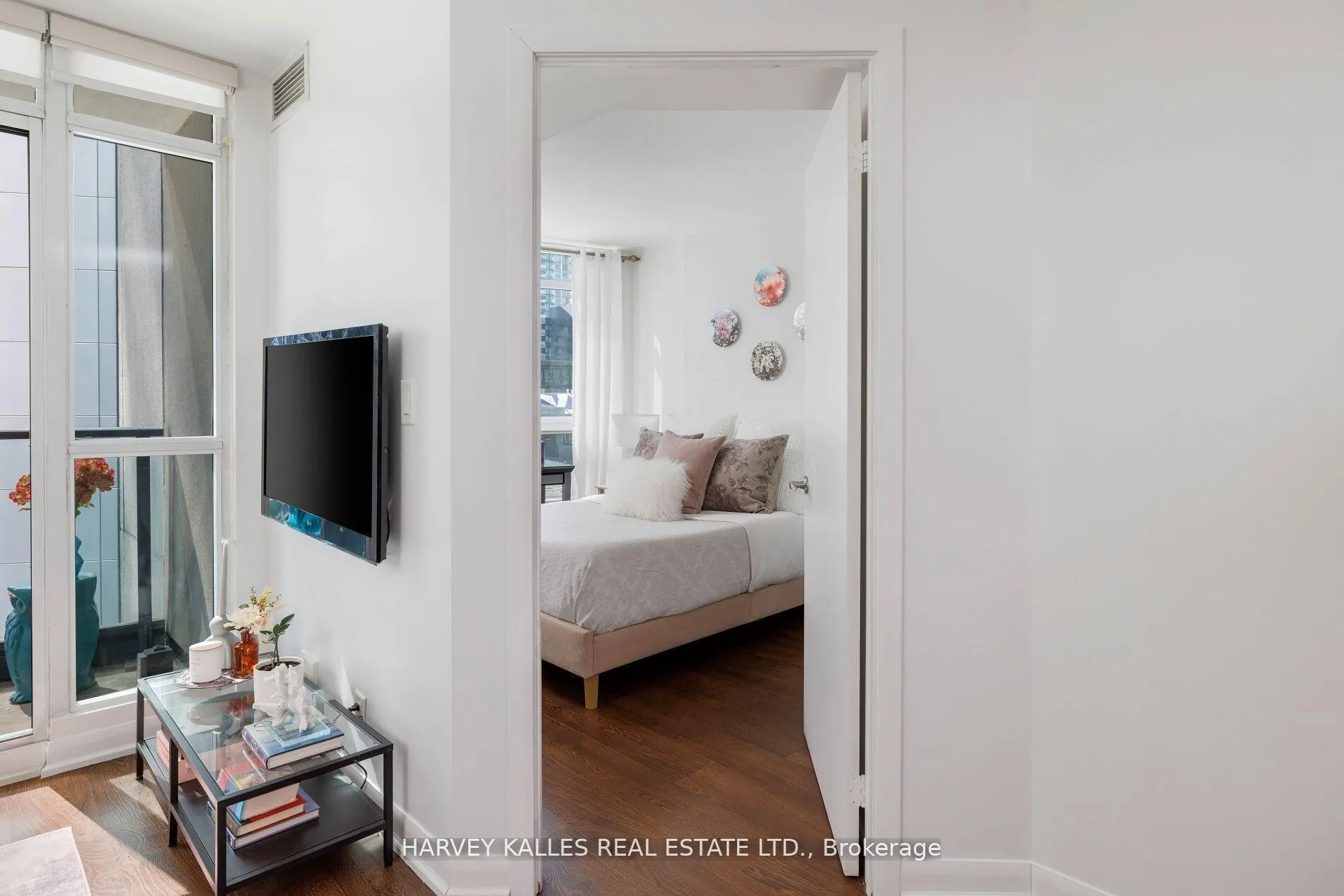 Photo 13 of Unit 401, 600 Fleet Street, Toronto, Niagara — HOMEH