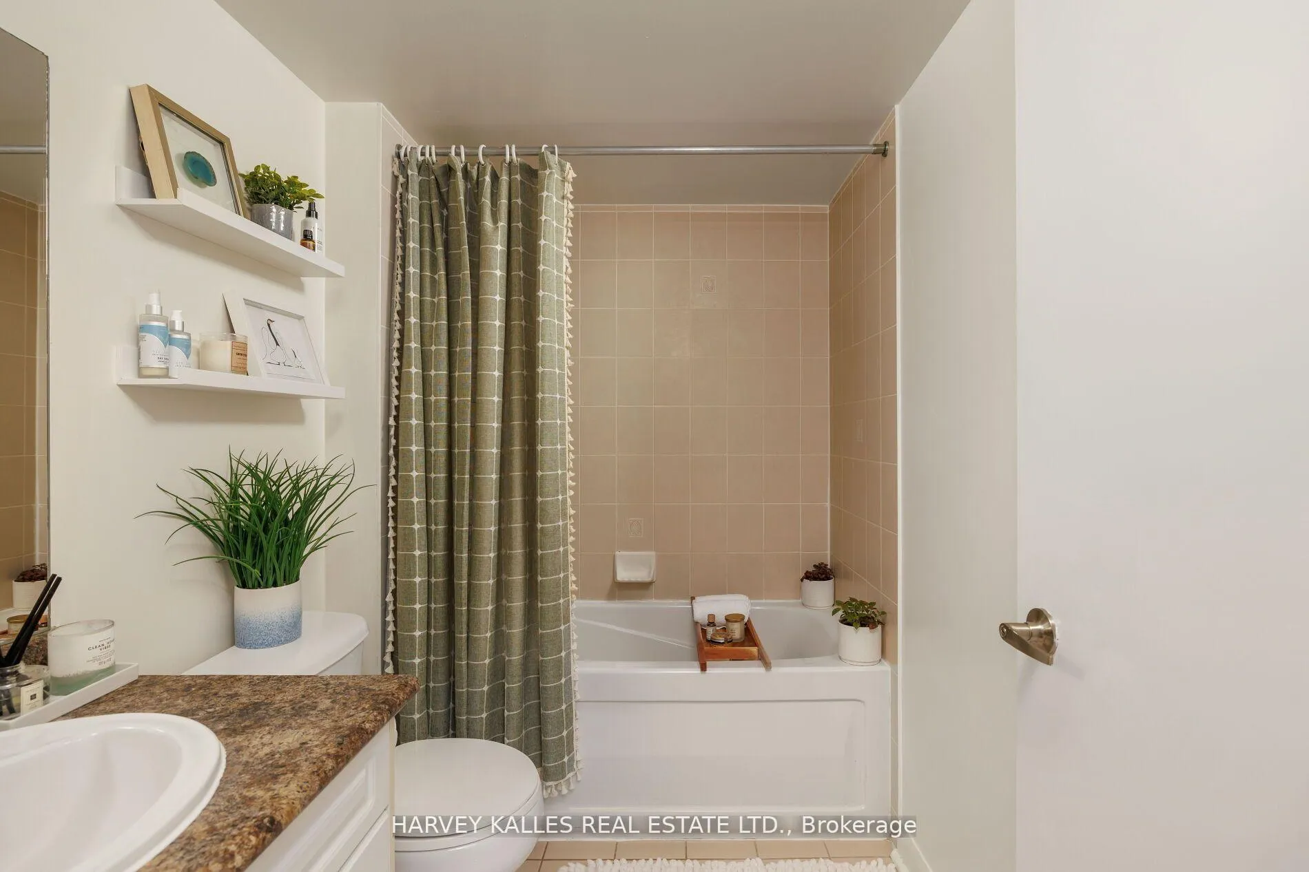 Photo 18 of Unit 401, 600 Fleet Street, Toronto, Niagara — HOMEH