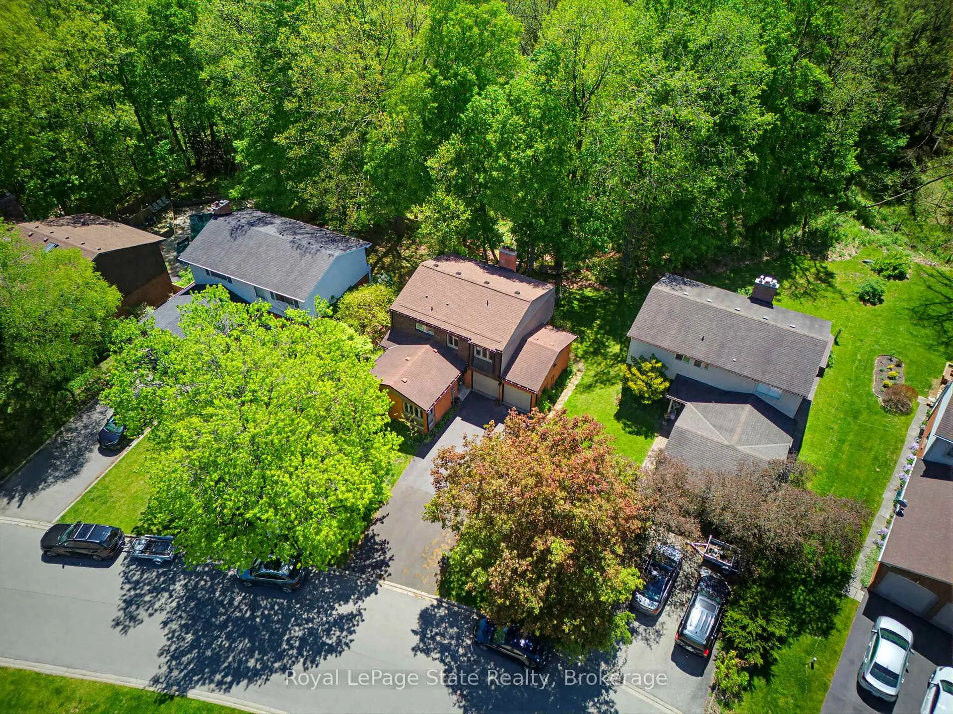 Photo 2 of 30 Jerome Park Drive, Hamilton, Dundas — HOMEH