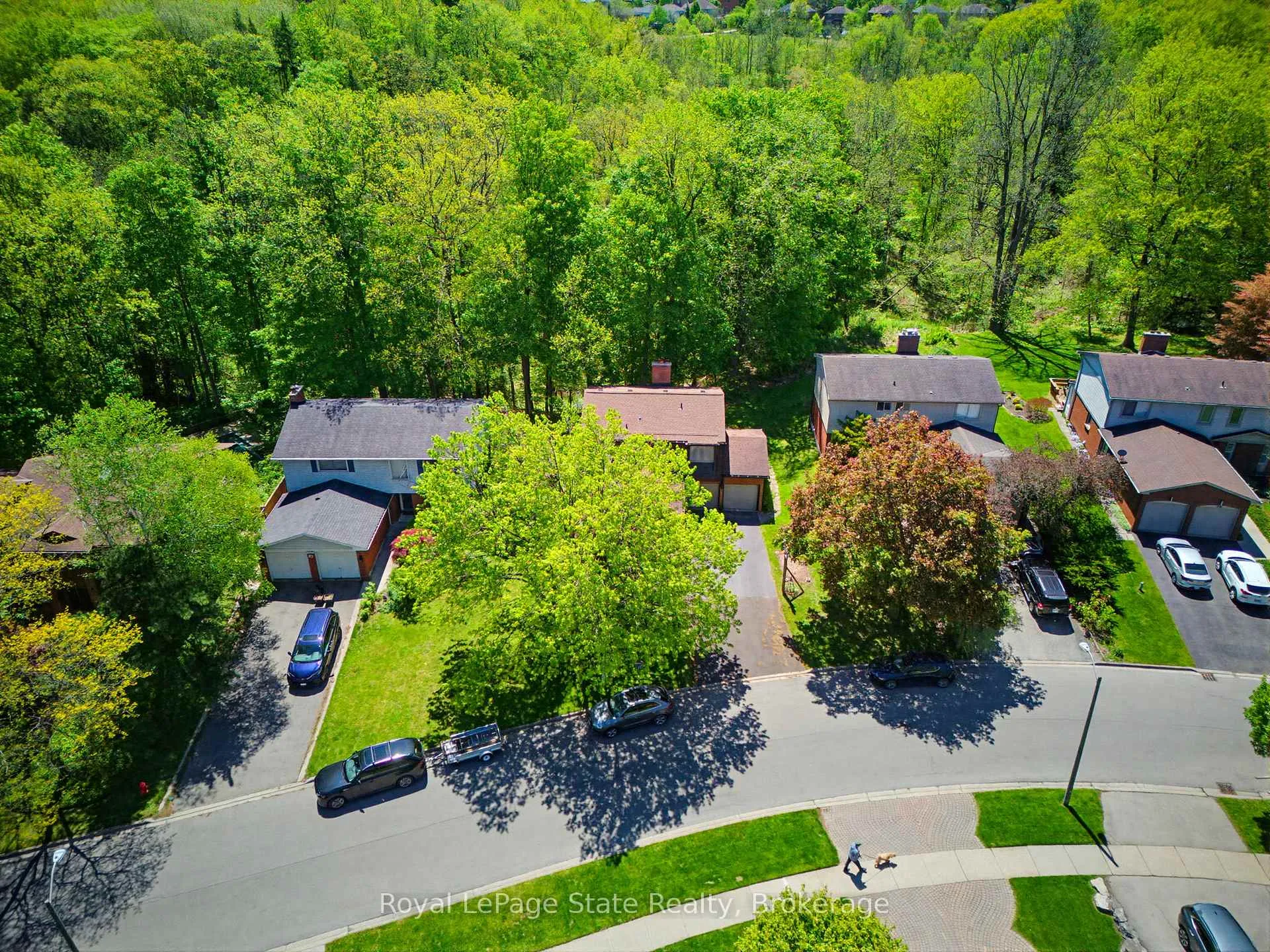 Photo 3 of 30 Jerome Park Drive, Hamilton, Dundas — HOMEH