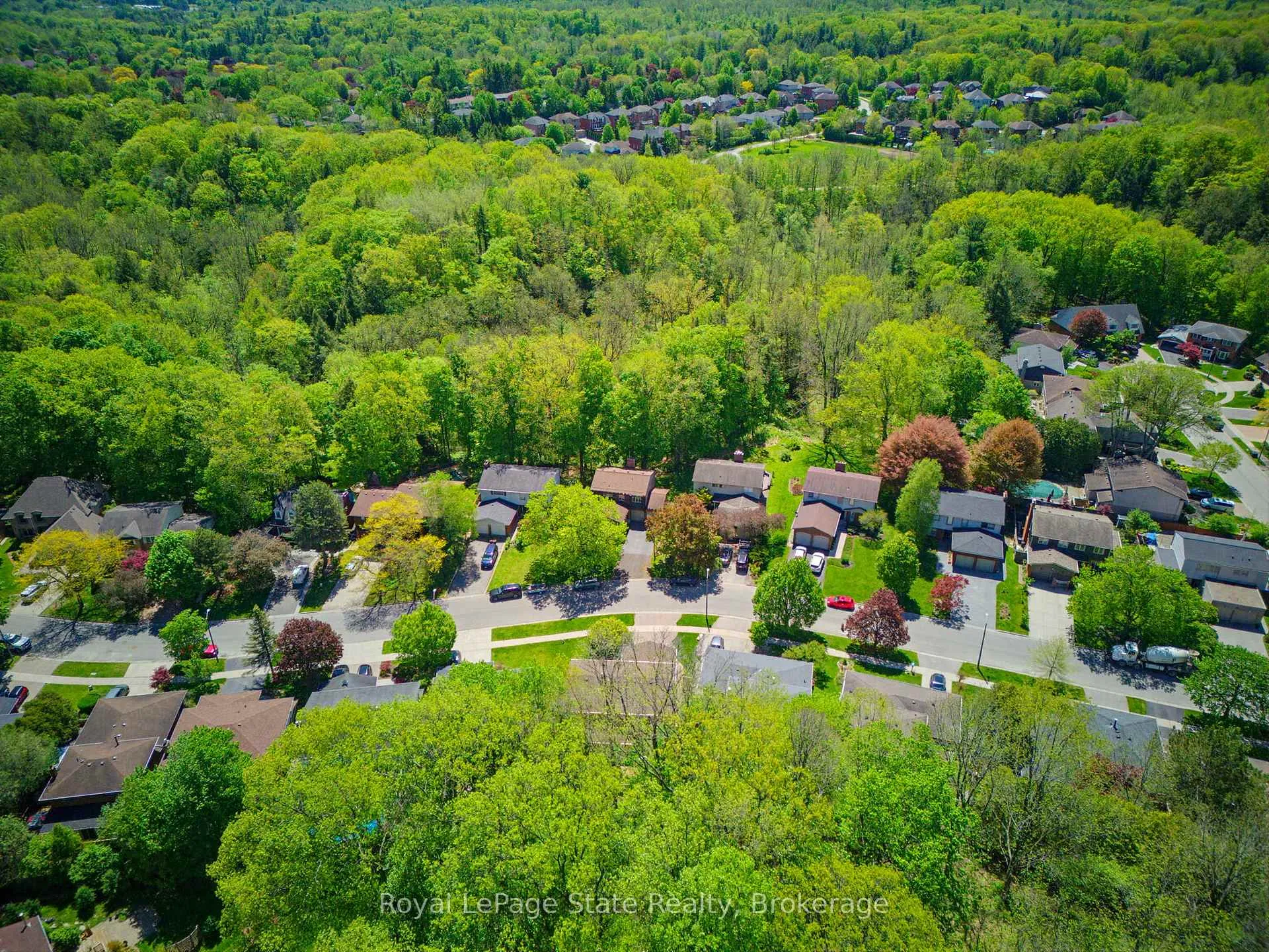 Photo 5 of 30 Jerome Park Drive, Hamilton, Dundas — HOMEH