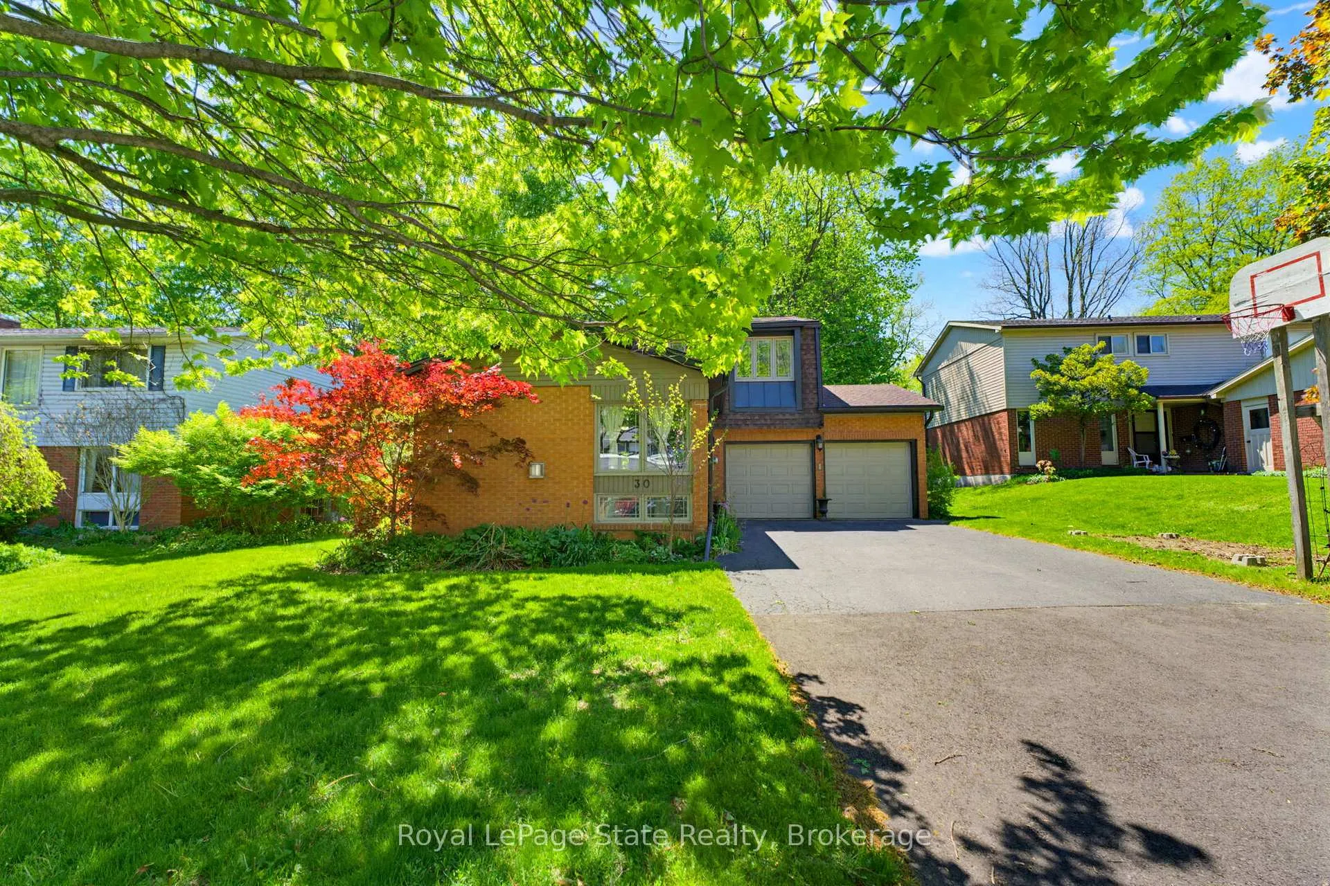 Photo 8 of 30 Jerome Park Drive, Hamilton, Dundas — HOMEH