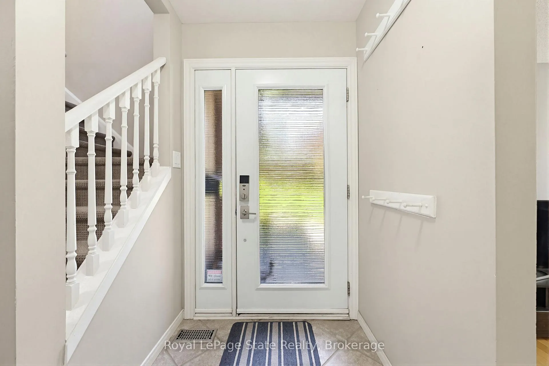 Photo 10 of 30 Jerome Park Drive, Hamilton, Dundas — HOMEH