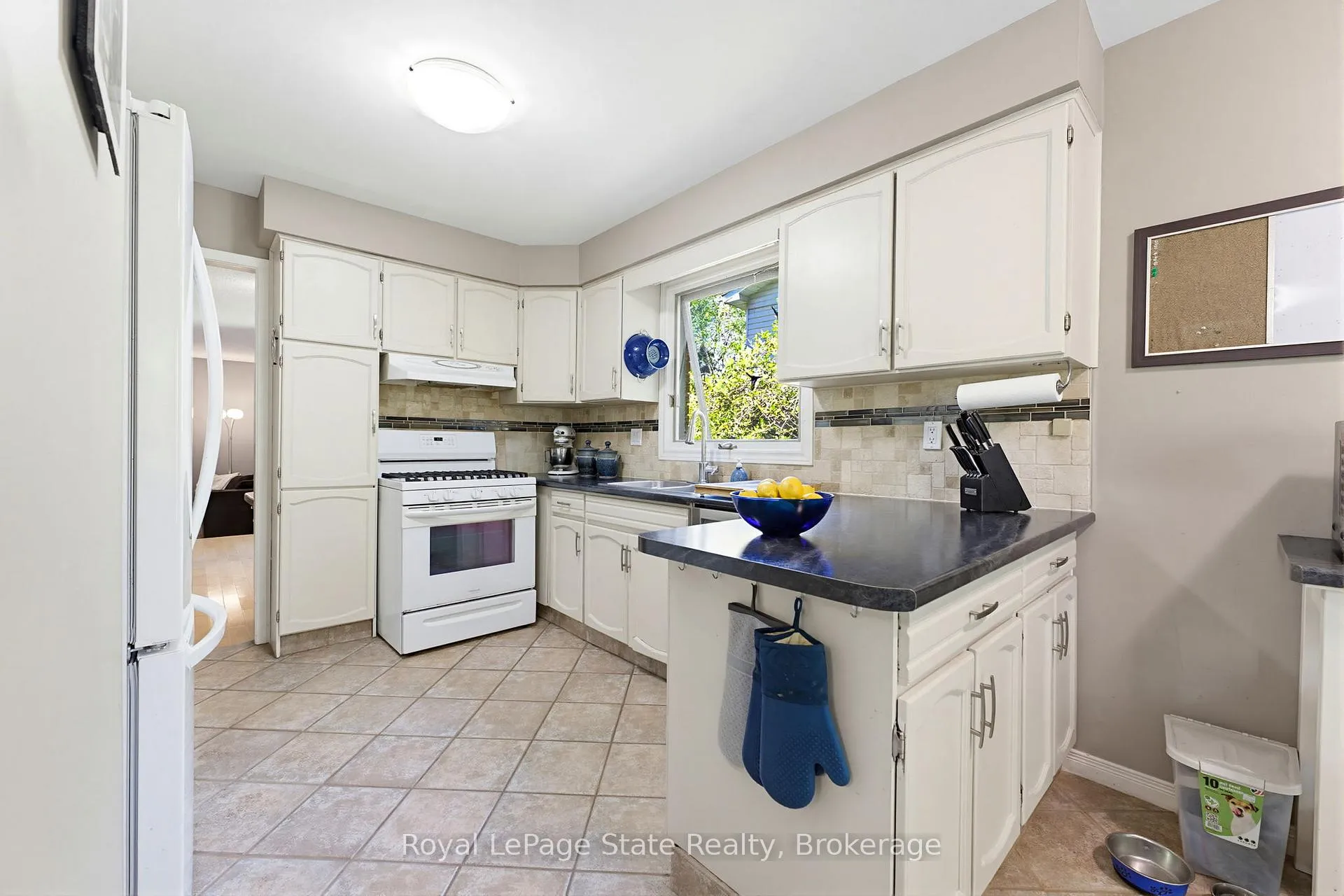 Photo 15 of 30 Jerome Park Drive, Hamilton, Dundas — HOMEH