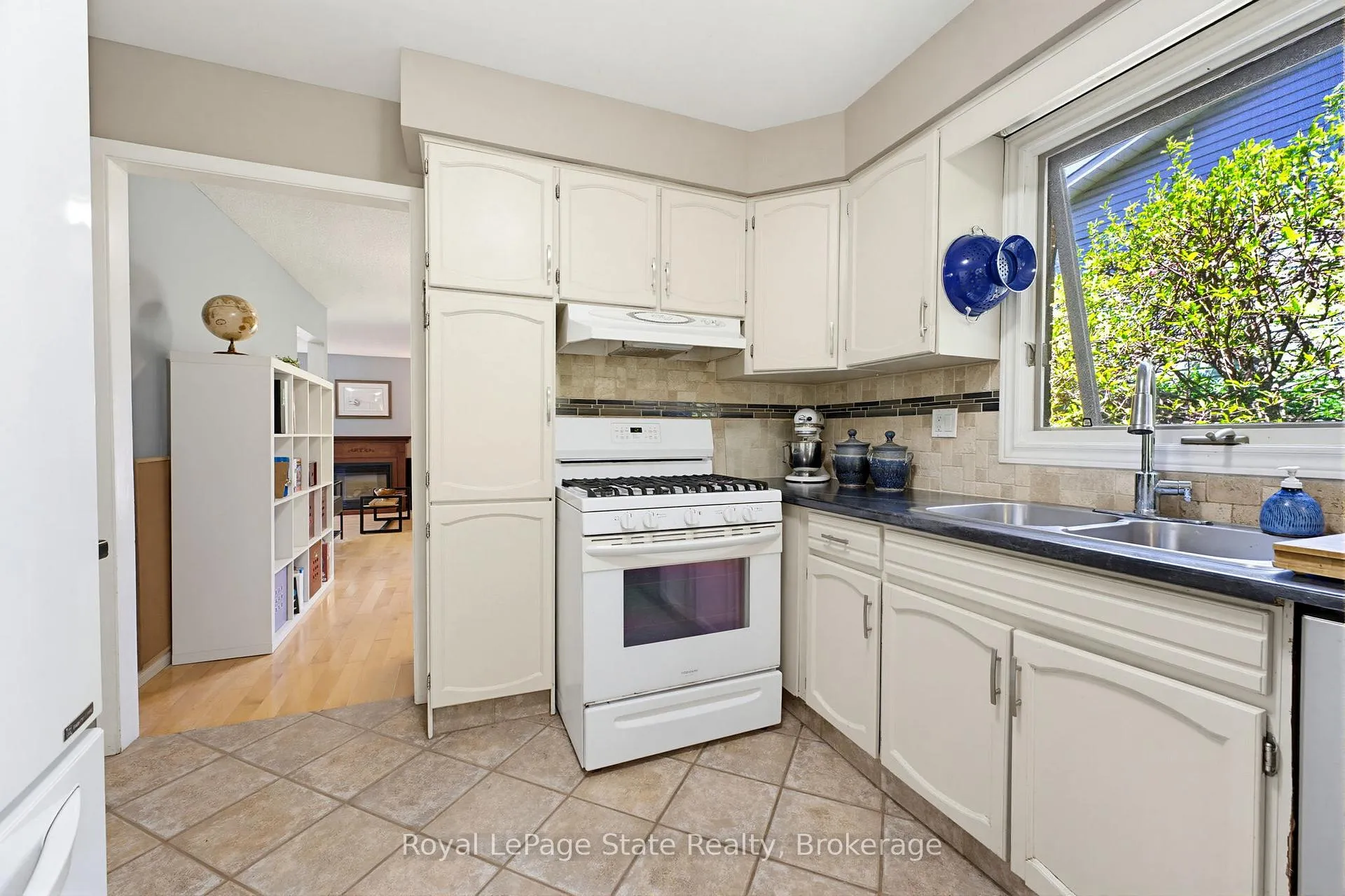 Photo 17 of 30 Jerome Park Drive, Hamilton, Dundas — HOMEH