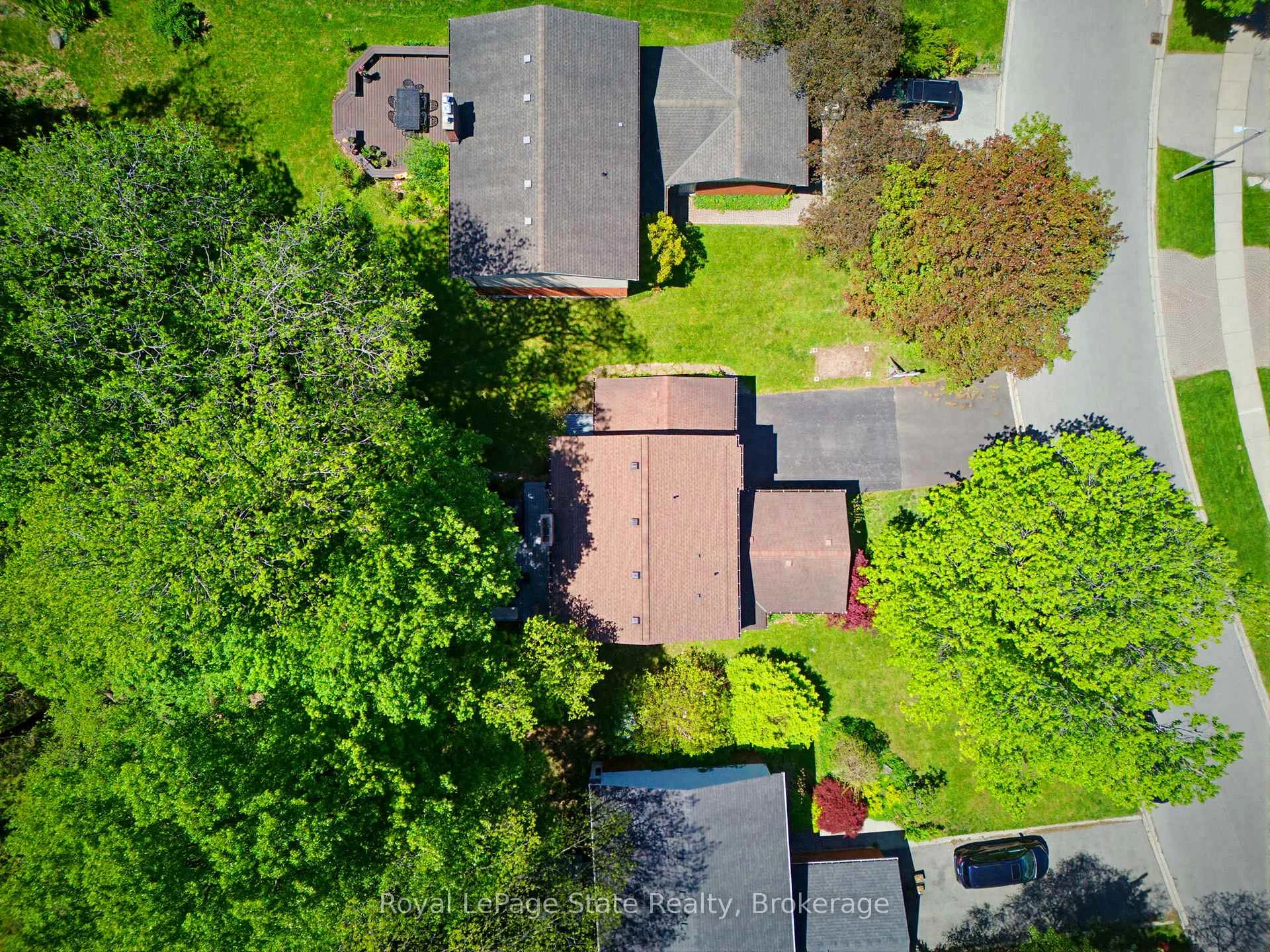 Photo 4 of 30 Jerome Park Drive, Hamilton, Dundas — HOMEH