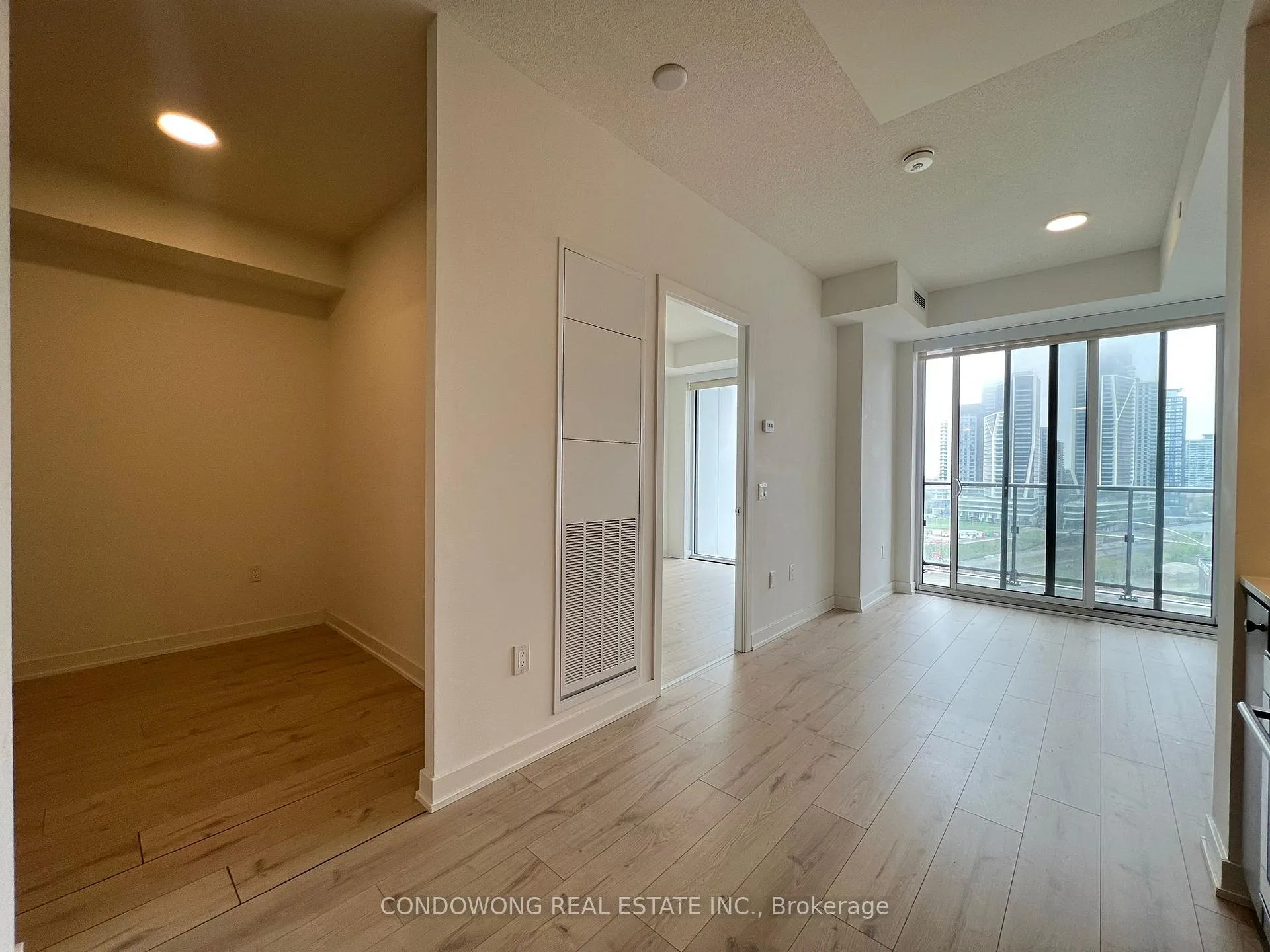 Photo 2 of Unit 1206, 9 Tecumseth Street, Toronto, Niagara — HOMEH