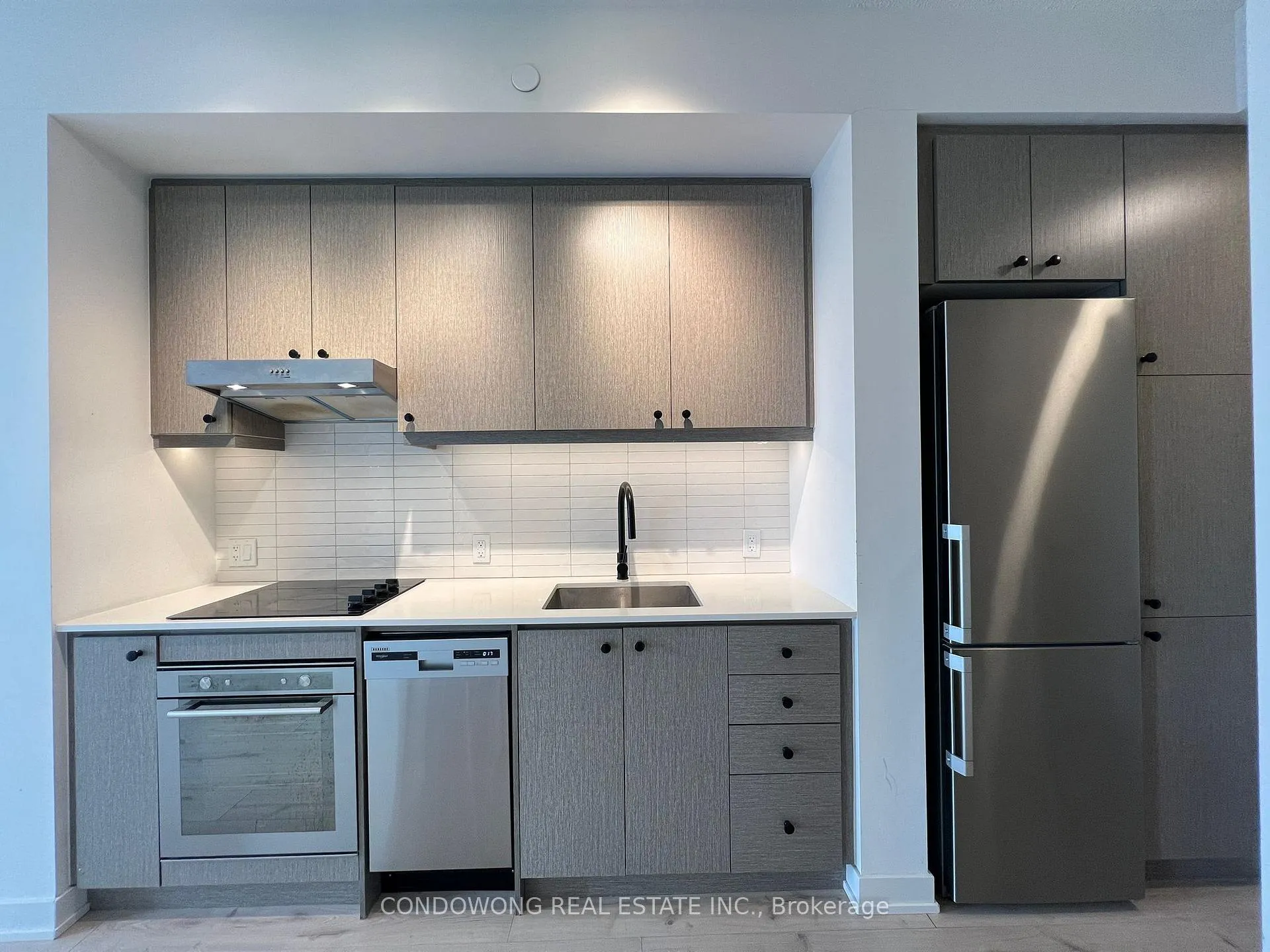 Photo 3 of Unit 1206, 9 Tecumseth Street, Toronto, Niagara — HOMEH