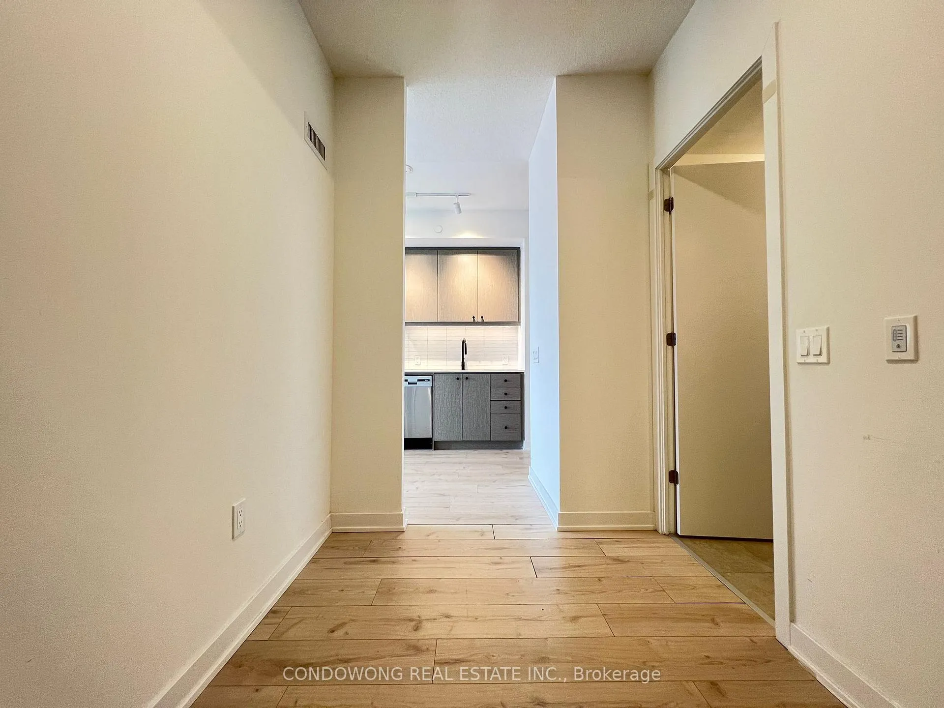 Photo 5 of Unit 1206, 9 Tecumseth Street, Toronto, Niagara — HOMEH