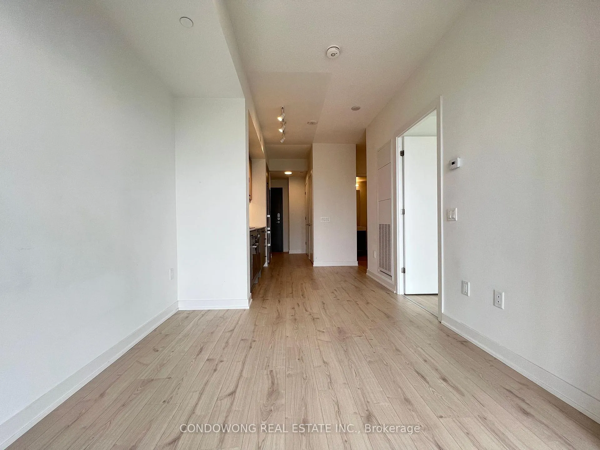 Photo 8 of Unit 1206, 9 Tecumseth Street, Toronto, Niagara — HOMEH