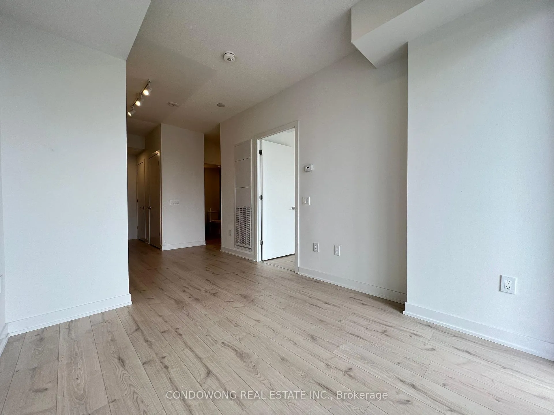 Photo 11 of Unit 1206, 9 Tecumseth Street, Toronto, Niagara — HOMEH