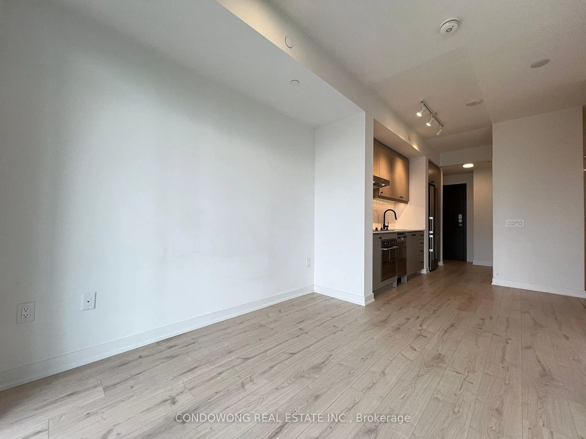 Photo 12 of Unit 1206, 9 Tecumseth Street, Toronto, Niagara — HOMEH