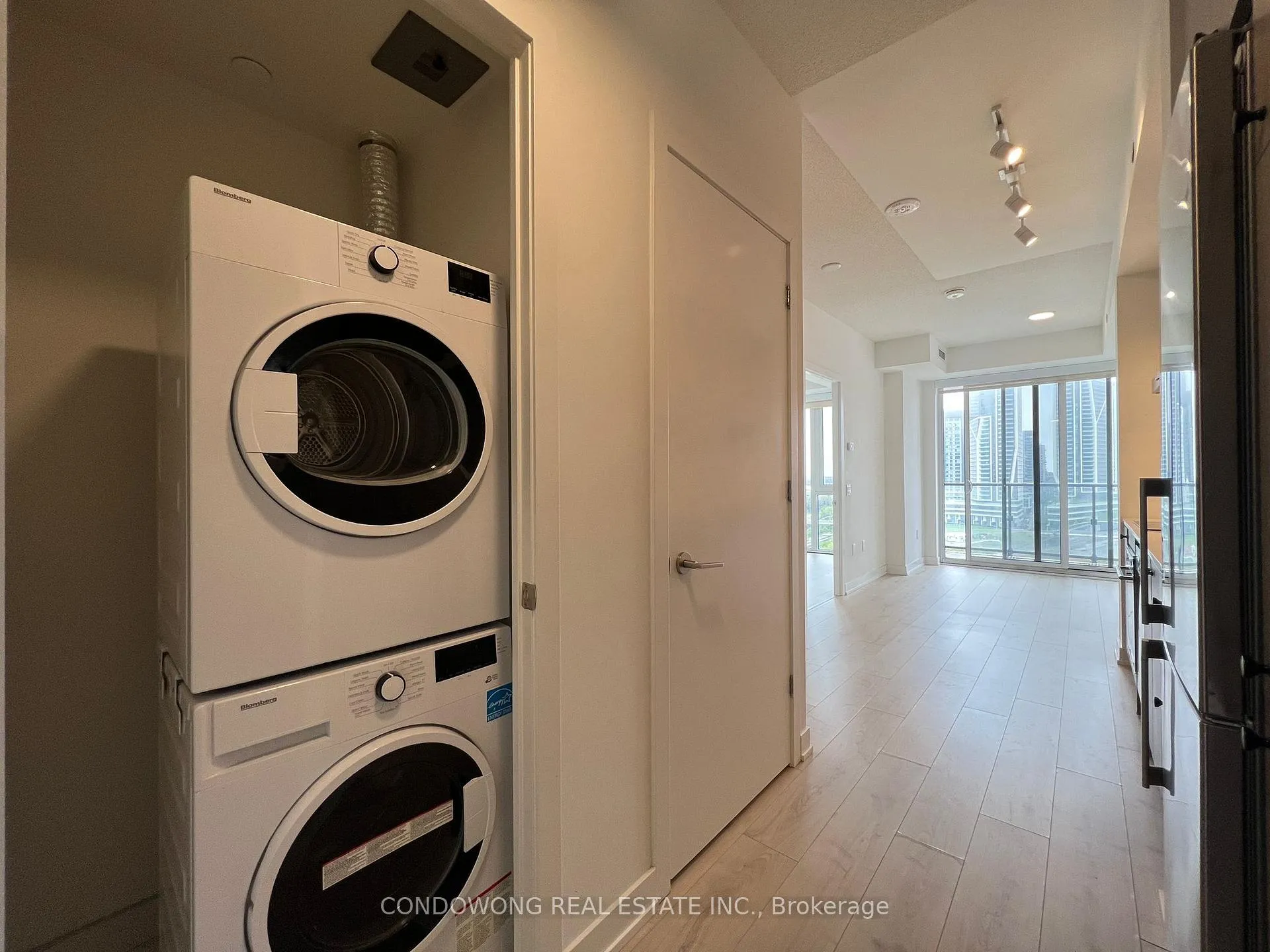 Photo 14 of Unit 1206, 9 Tecumseth Street, Toronto, Niagara — HOMEH
