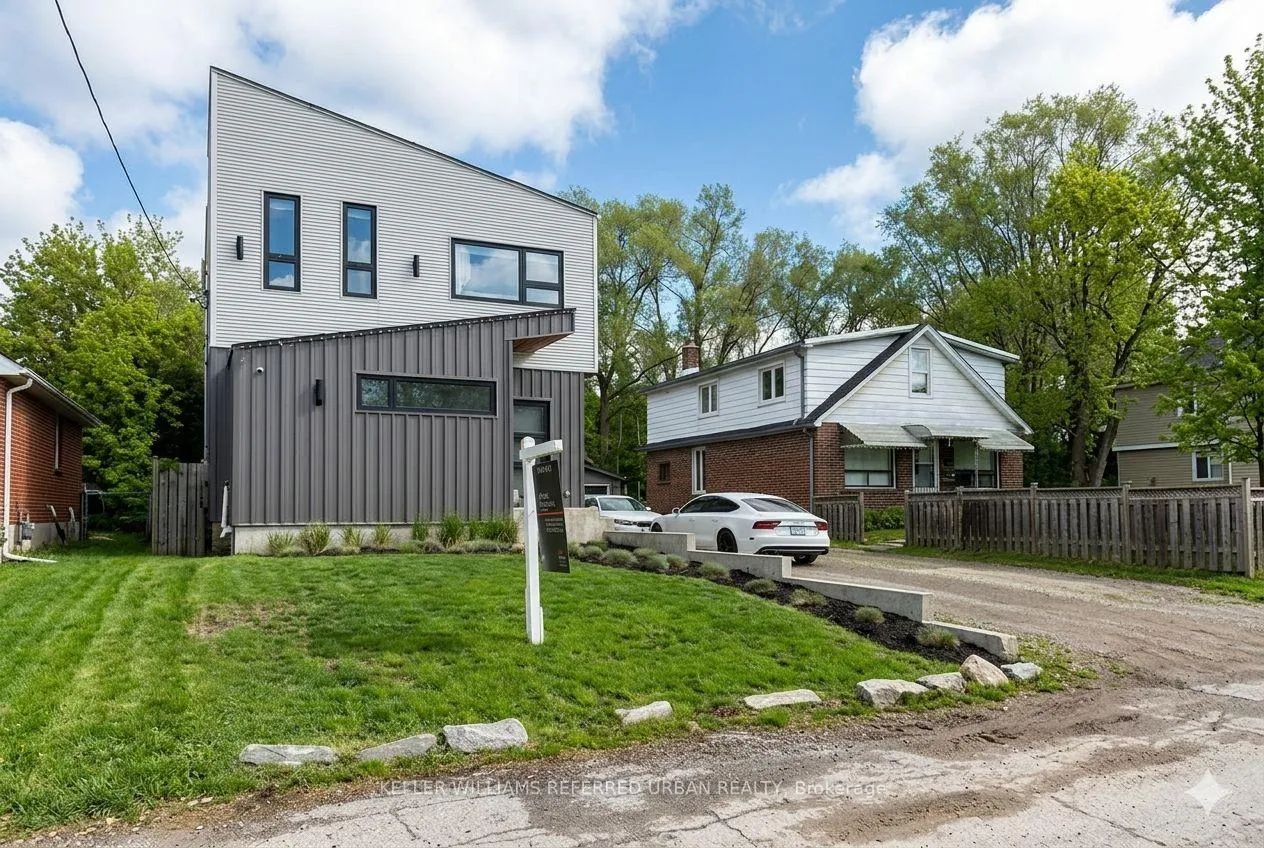Photo 3 of 22 Daniels Street, Etobicoke, Stonegate-Queensway — HOMEH