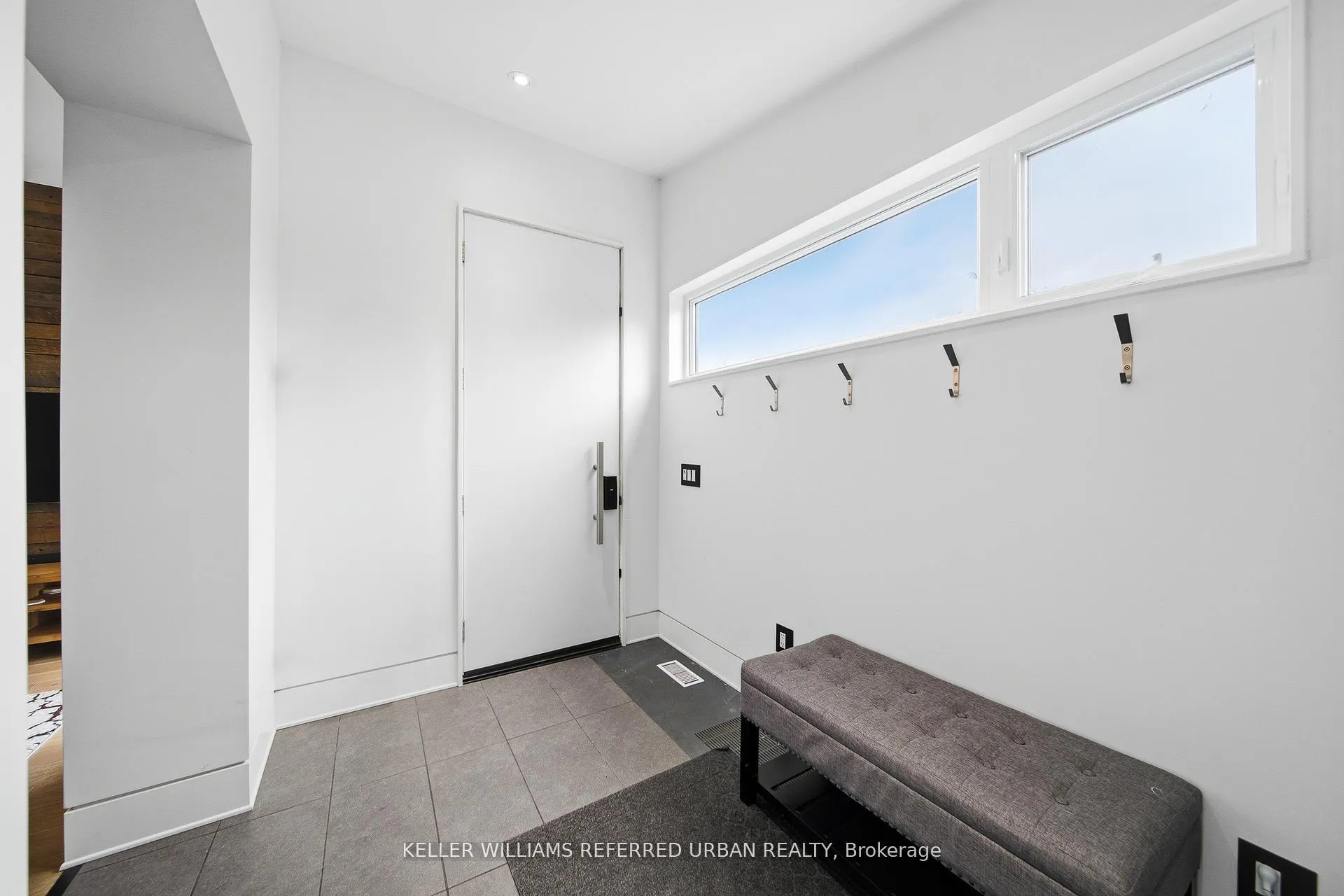 Photo 5 of 22 Daniels Street, Etobicoke, Stonegate-Queensway — HOMEH