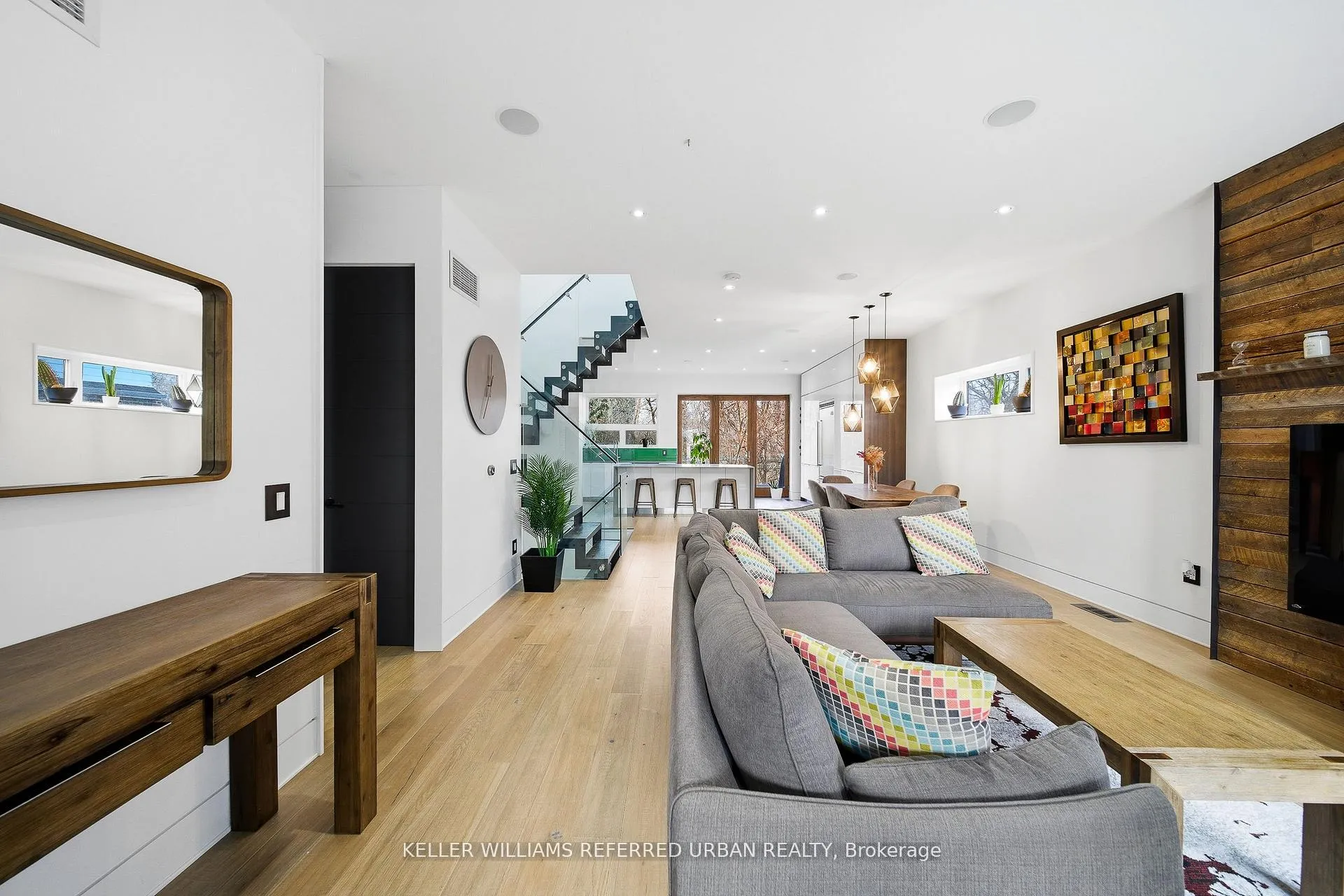 Photo 6 of 22 Daniels Street, Etobicoke, Stonegate-Queensway — HOMEH