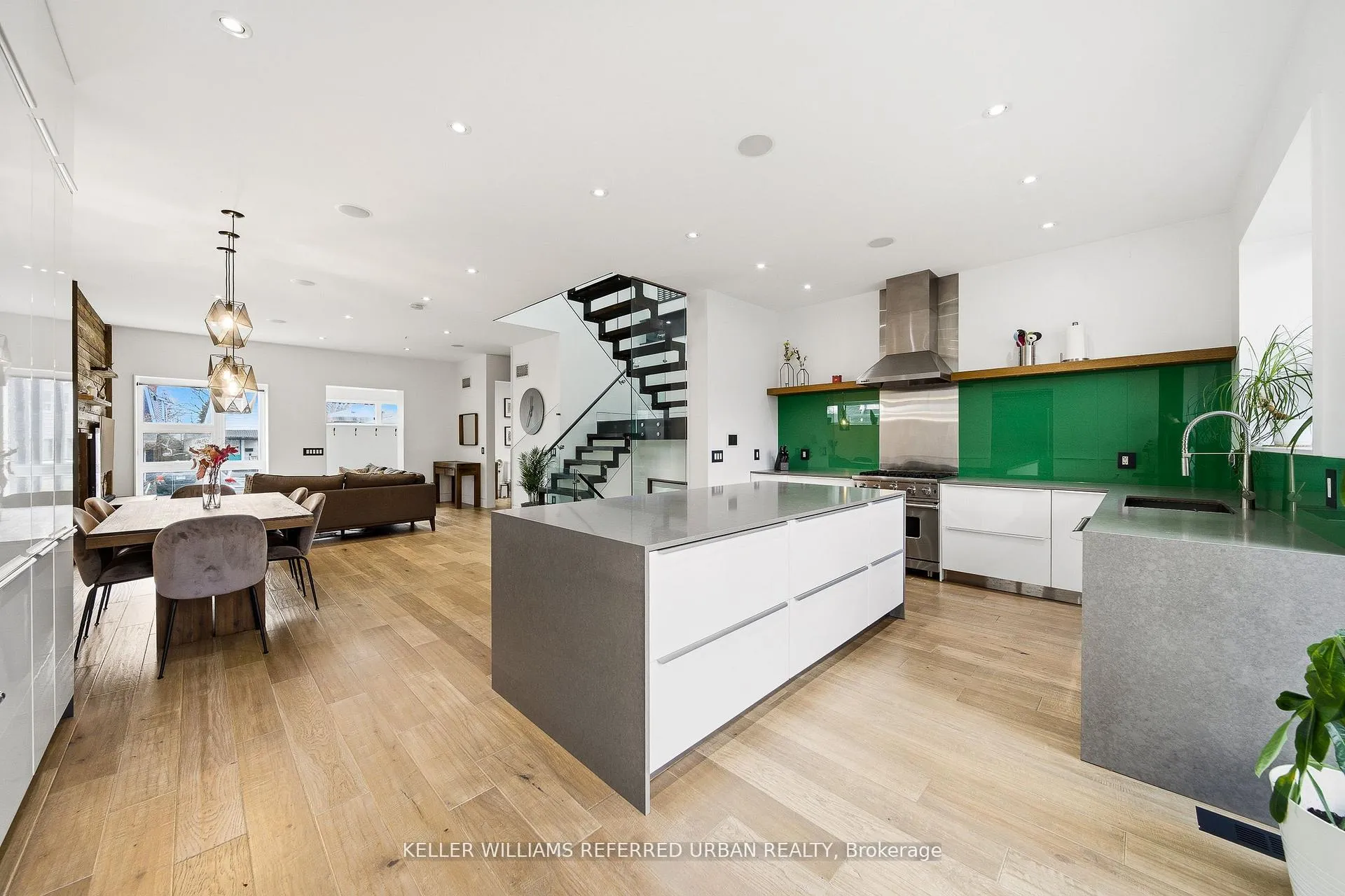 Photo 10 of 22 Daniels Street, Etobicoke, Stonegate-Queensway — HOMEH