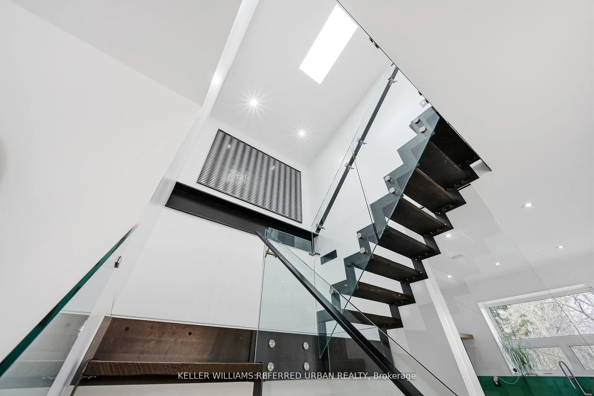 Photo 21 of 22 Daniels Street, Etobicoke, Stonegate-Queensway — HOMEH