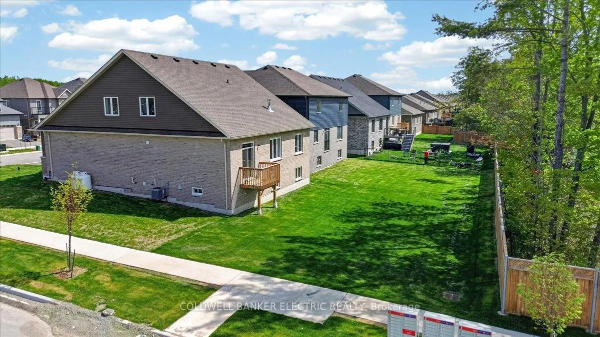 Photo 3 of 3 Hillcroft Way, Kawartha Lakes, Bobcaygeon — HOMEH