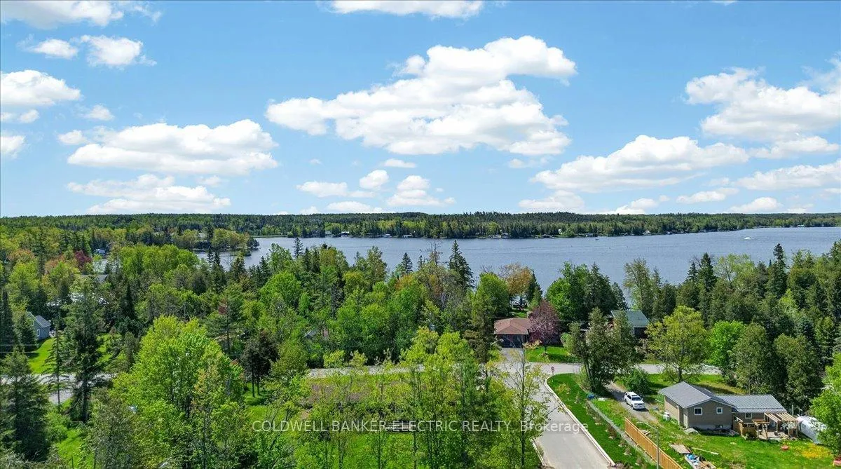 Photo 4 of 3 Hillcroft Way, Kawartha Lakes, Bobcaygeon — HOMEH