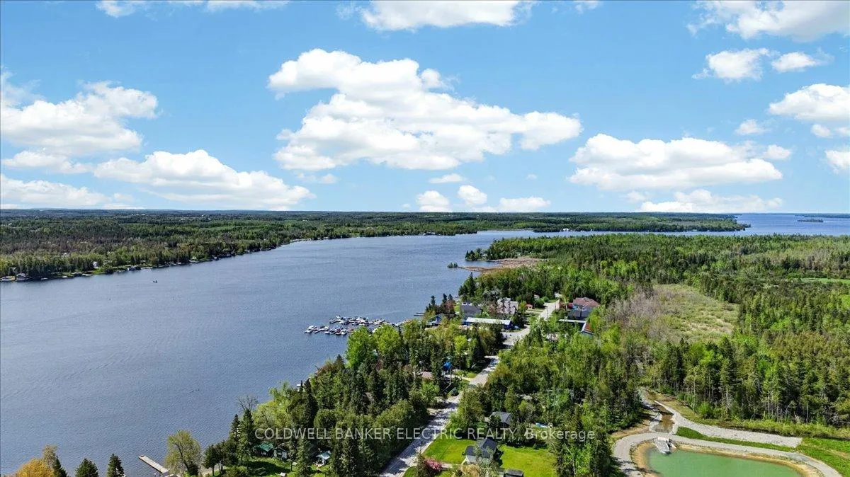 Photo 5 of 3 Hillcroft Way, Kawartha Lakes, Bobcaygeon — HOMEH