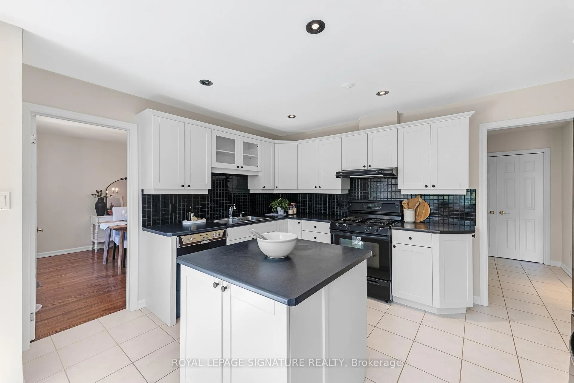 Photo 8 of 197 Baker Court, Oshawa, Eastdale — HOMEH