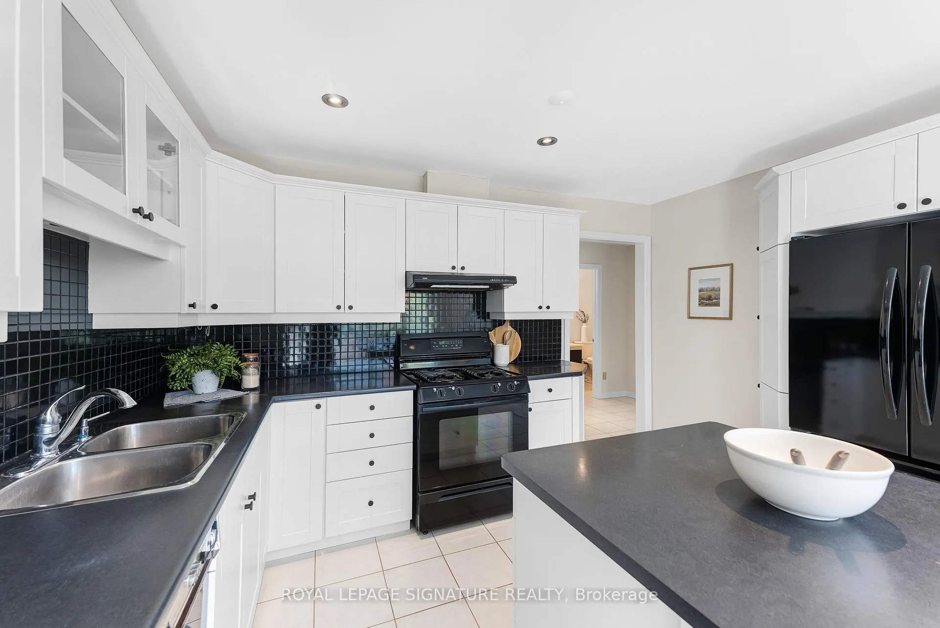 Photo 9 of 197 Baker Court, Oshawa, Eastdale — HOMEH