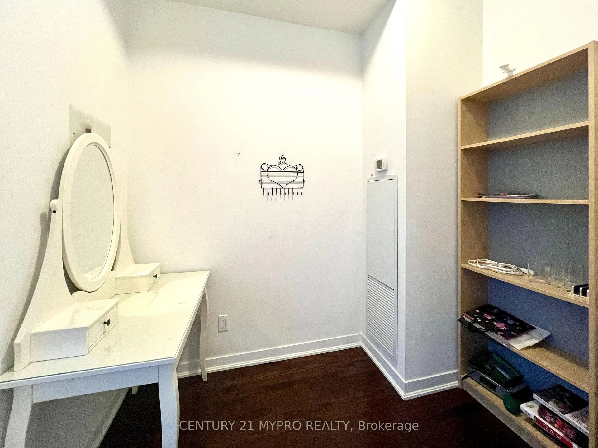 Photo 5 of Unit 2607, 770 Bay Street, Toronto, Bay Street Corridor — HOMEH
