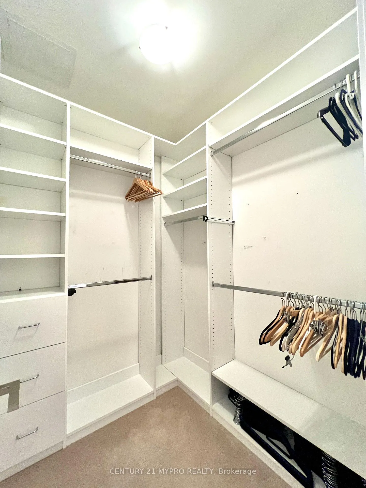 Photo 8 of Unit 2607, 770 Bay Street, Toronto, Bay Street Corridor — HOMEH