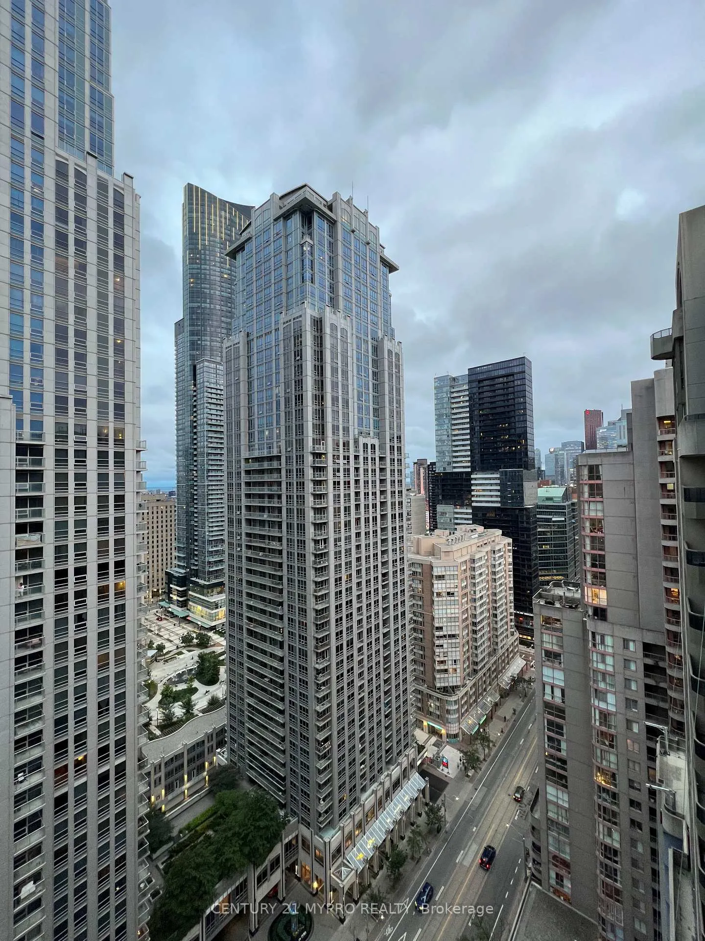 Photo 10 of Unit 2607, 770 Bay Street, Toronto, Bay Street Corridor — HOMEH