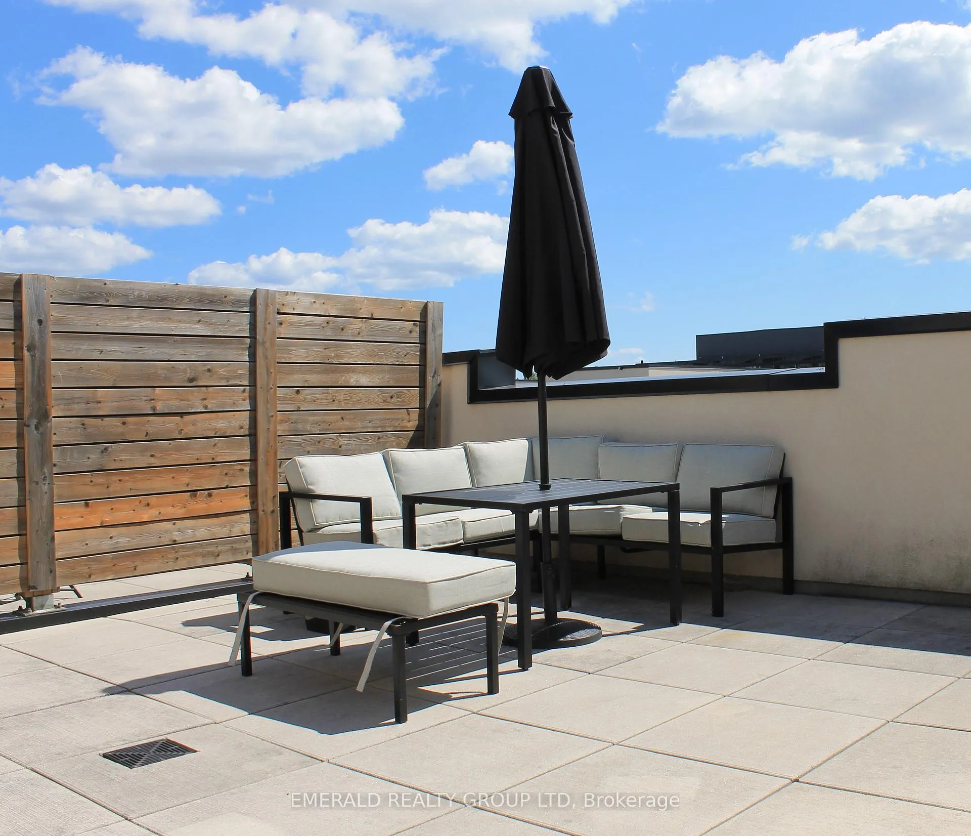 Photo 4 of Unit 507, 1127 Cooke Boulevard, Burlington, LaSalle — HOMEH