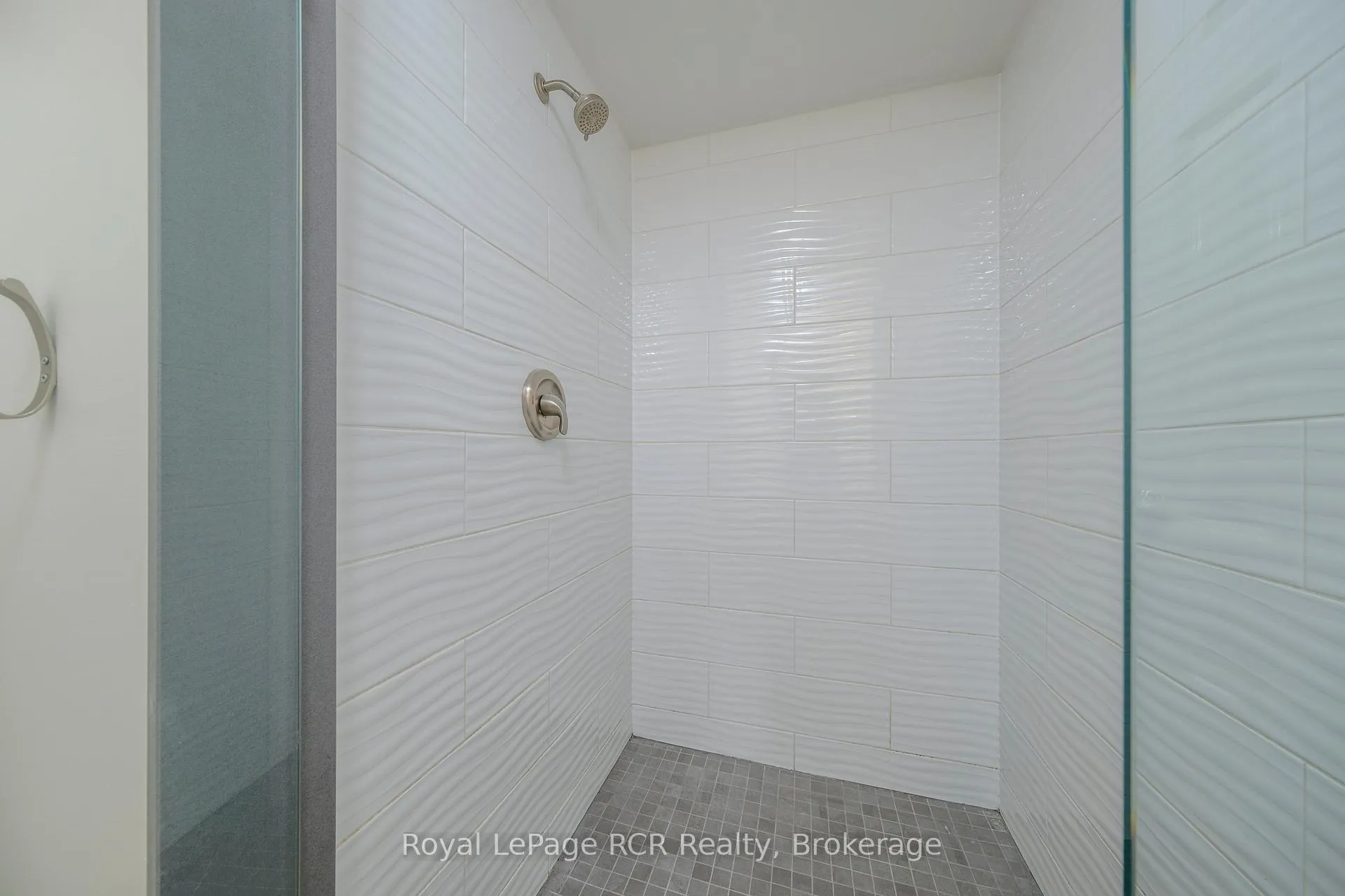 Photo 17 of 466 Highland Drive, Kincardine — HOMEH