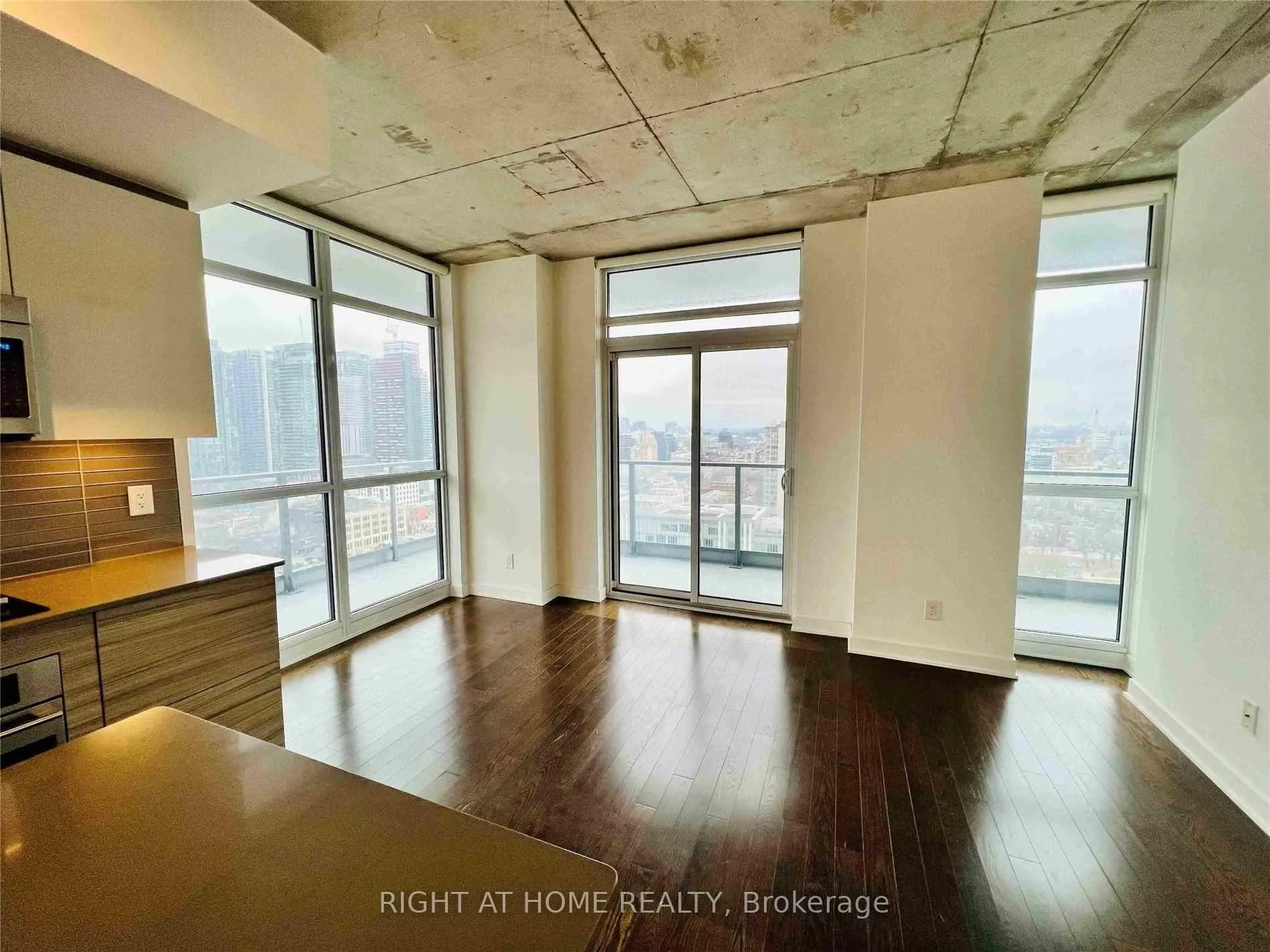 Photo 4 of Unit 2203, 210 Simcoe Street, Toronto, Kensington-Chinatown — HOMEH