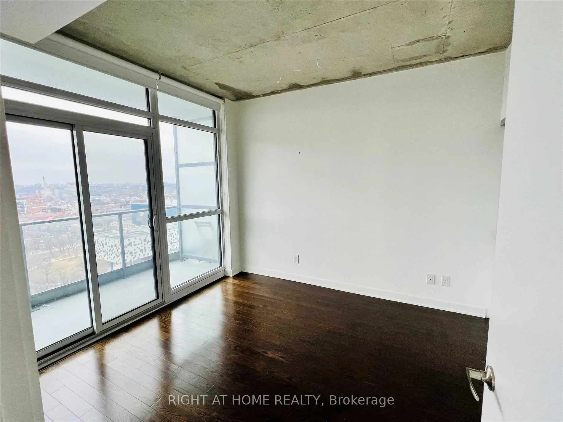 Photo 8 of Unit 2203, 210 Simcoe Street, Toronto, Kensington-Chinatown — HOMEH