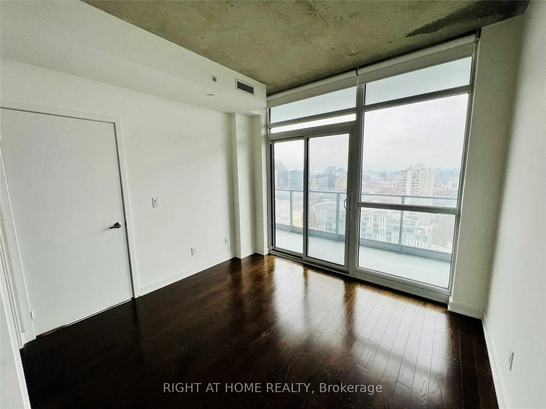 Photo 9 of Unit 2203, 210 Simcoe Street, Toronto, Kensington-Chinatown — HOMEH