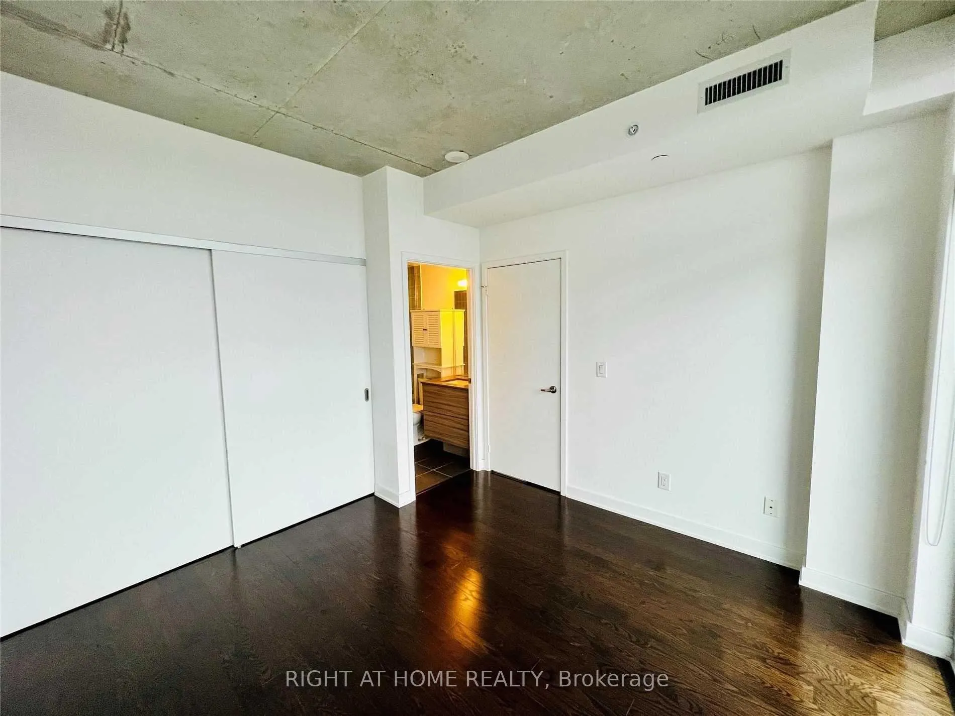 Photo 10 of Unit 2203, 210 Simcoe Street, Toronto, Kensington-Chinatown — HOMEH