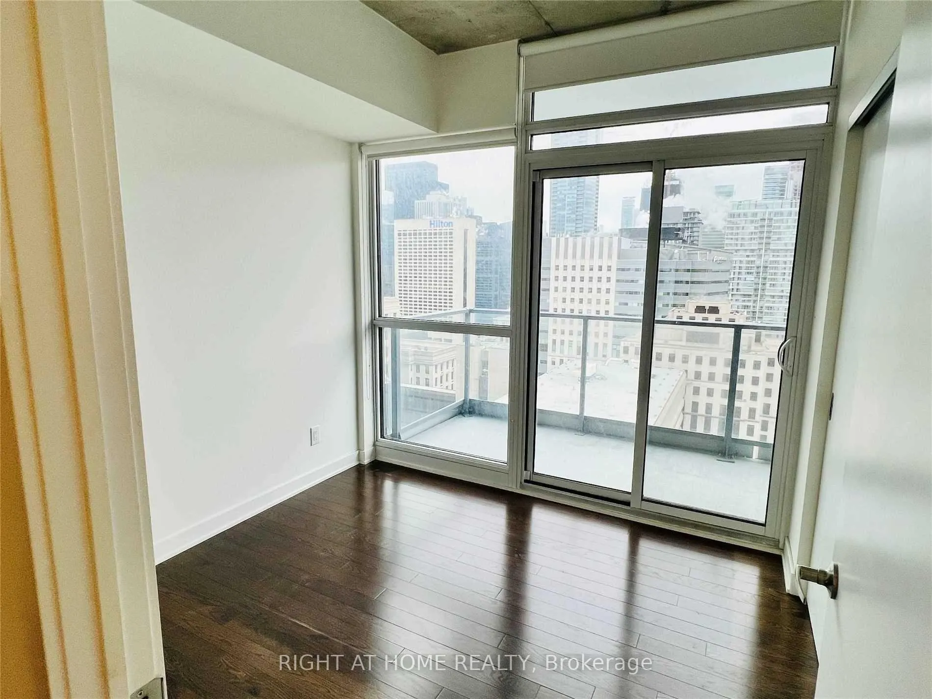 Photo 12 of Unit 2203, 210 Simcoe Street, Toronto, Kensington-Chinatown — HOMEH