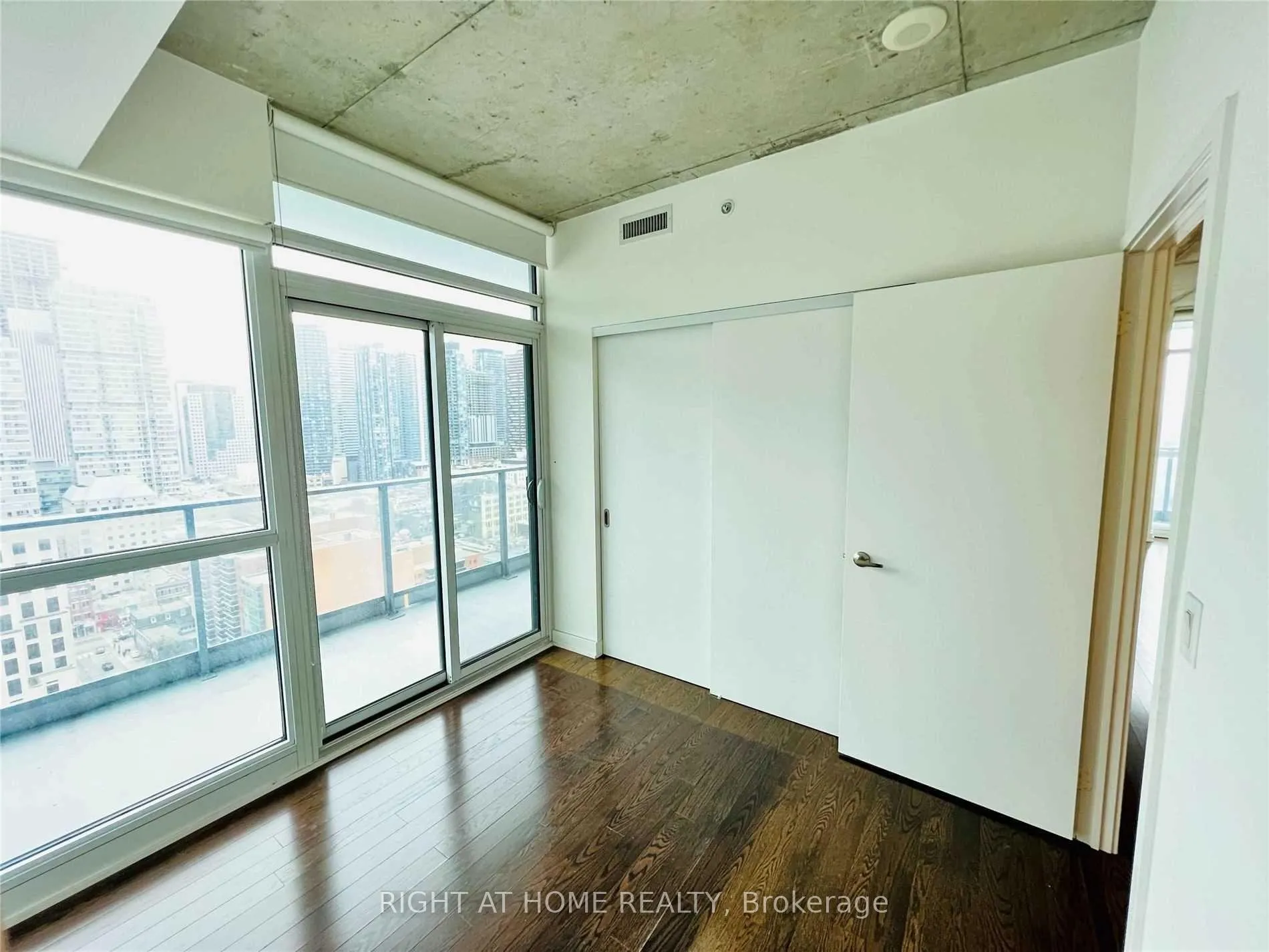 Photo 13 of Unit 2203, 210 Simcoe Street, Toronto, Kensington-Chinatown — HOMEH