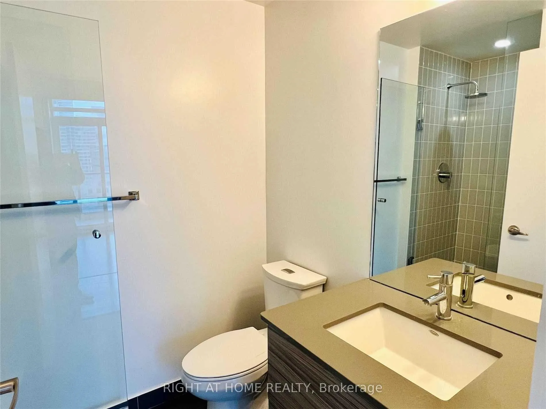 Photo 15 of Unit 2203, 210 Simcoe Street, Toronto, Kensington-Chinatown — HOMEH
