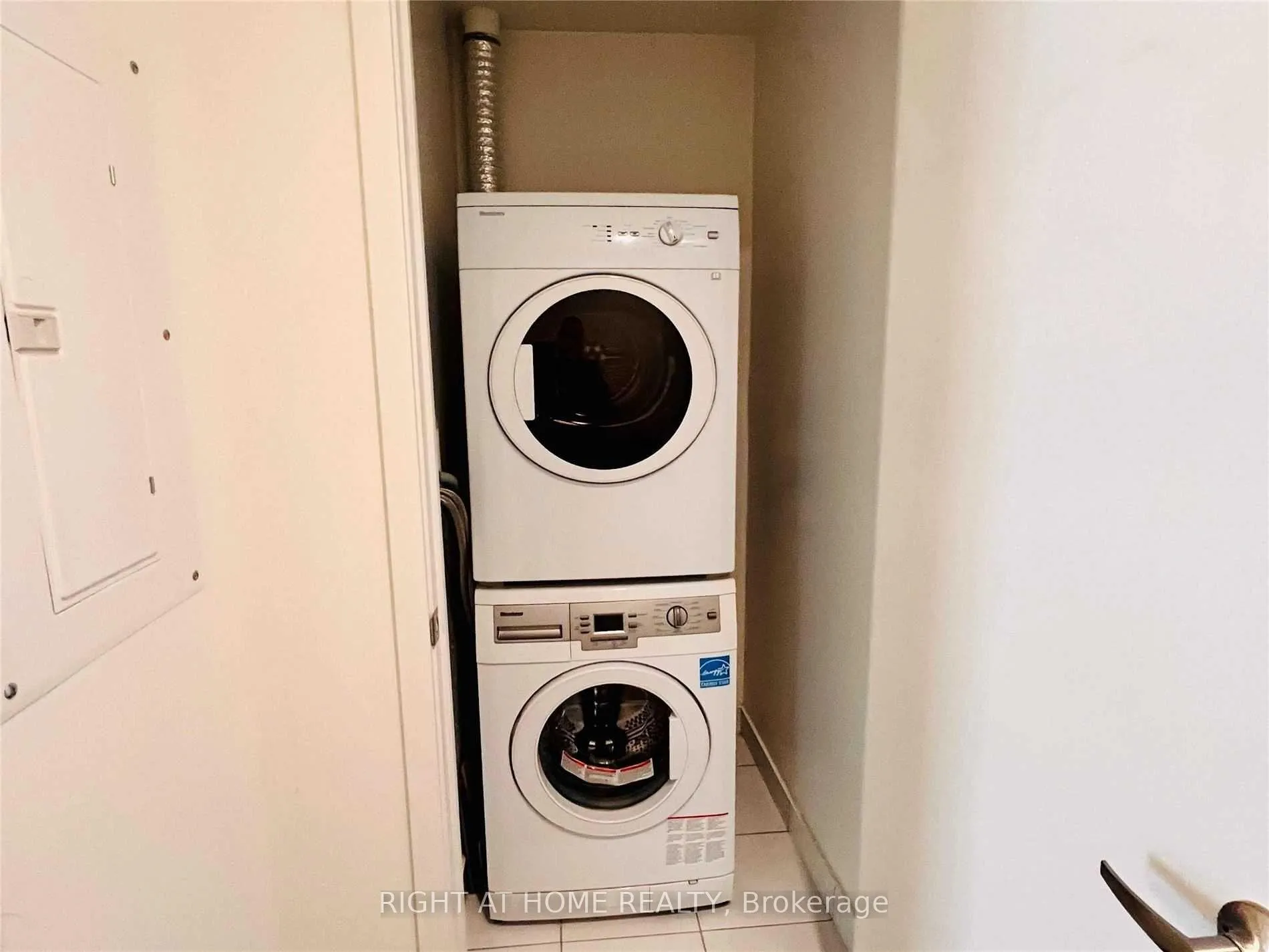 Photo 18 of Unit 2203, 210 Simcoe Street, Toronto, Kensington-Chinatown — HOMEH