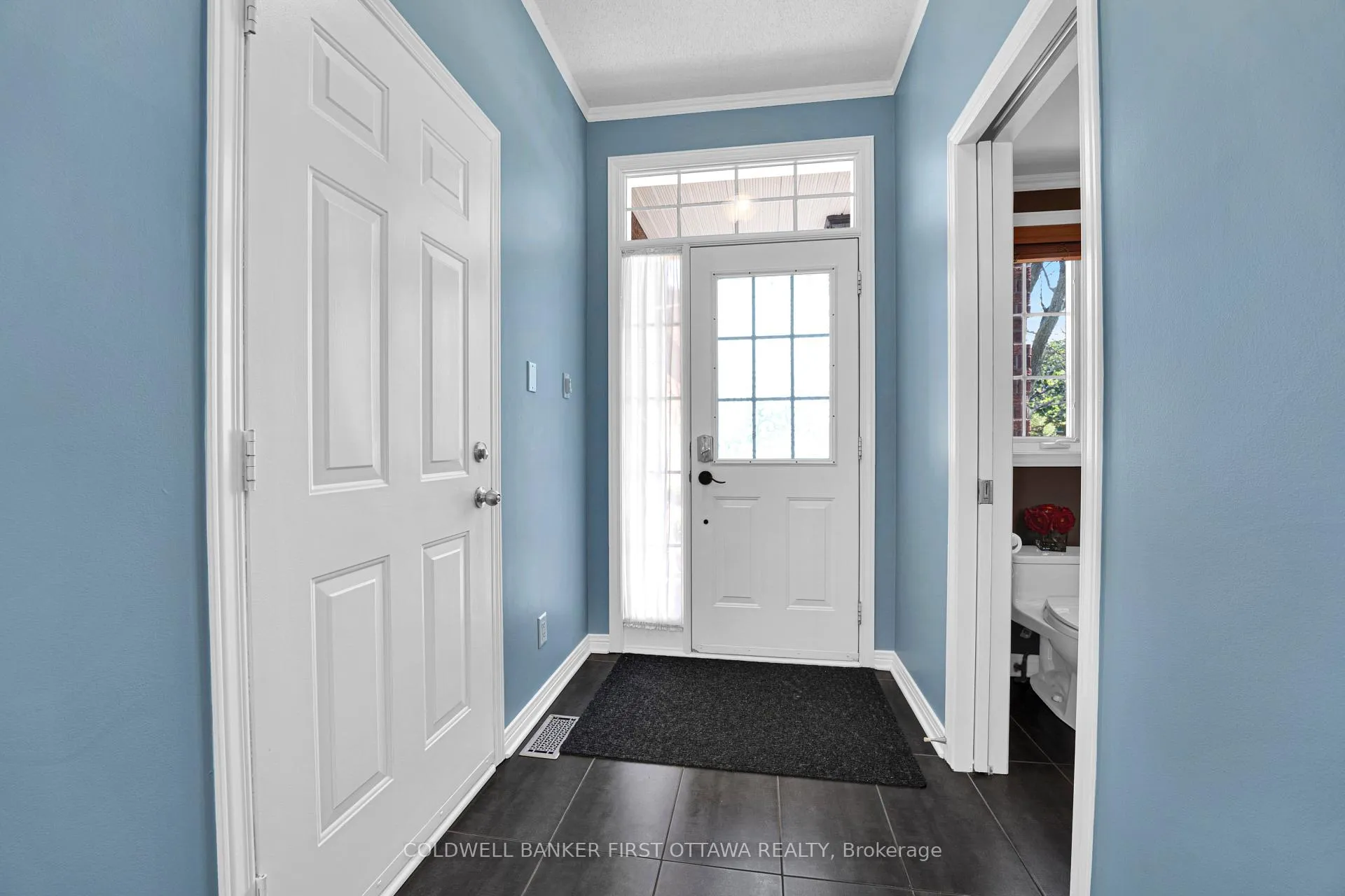 Photo 3 of 937 Markwick Crescent, Ottawa, Notting Hill/Summerside — HOMEH
