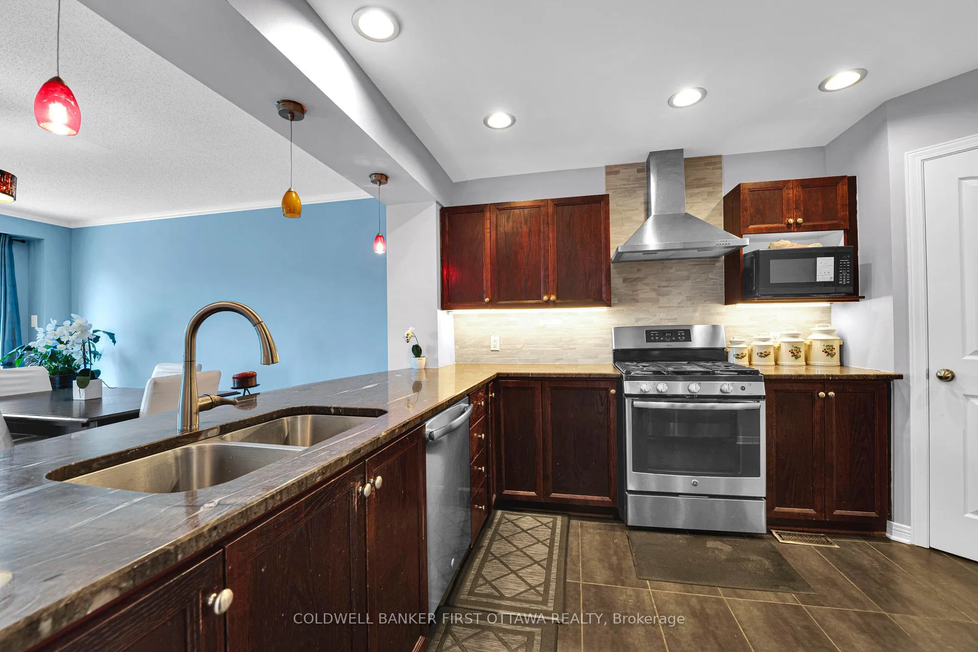 Photo 13 of 937 Markwick Crescent, Ottawa, Notting Hill/Summerside — HOMEH