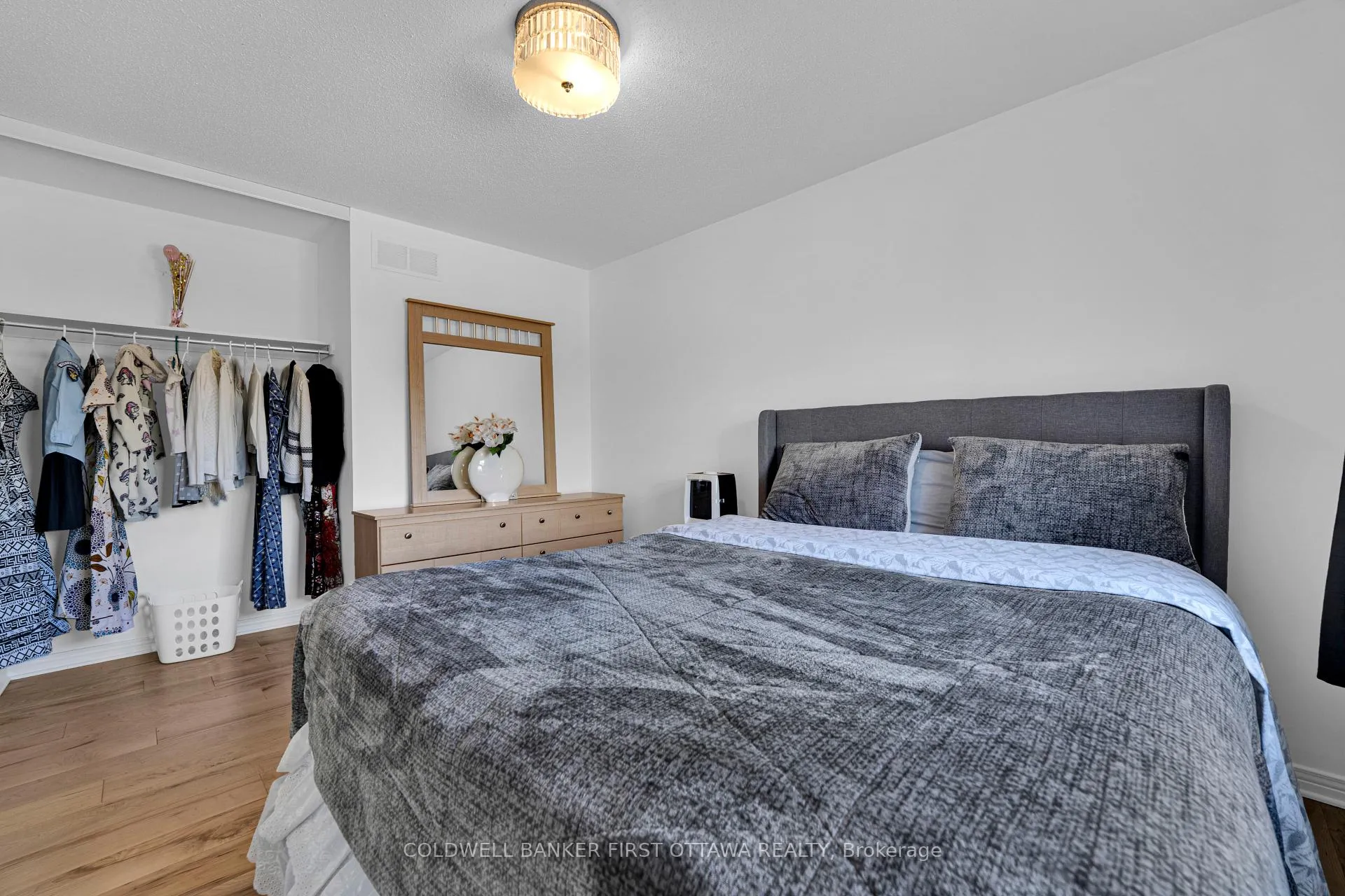 Photo 23 of 937 Markwick Crescent, Ottawa, Notting Hill/Summerside — HOMEH