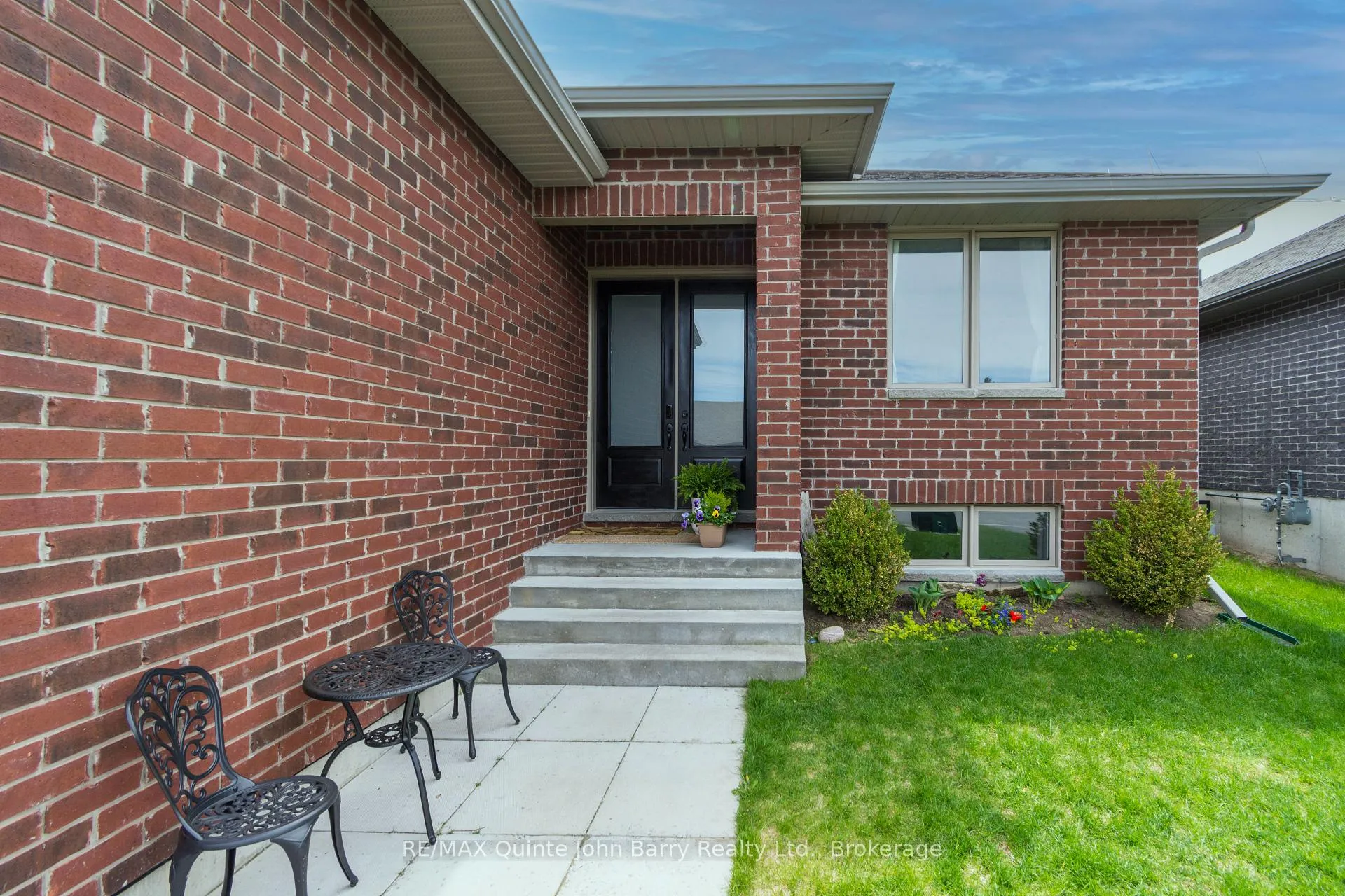 Photo 2 of 8 Liberty Crescent, Quinte West, Murray Ward — HOMEH